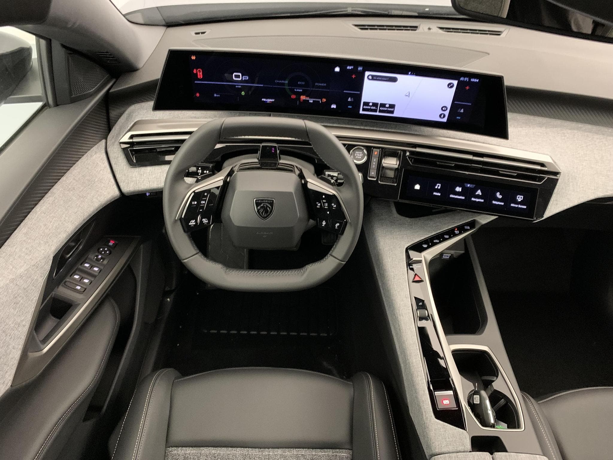 Peugeot 5008 Hybrid 145 e-DCS6 Allure (2026) - Foto 11