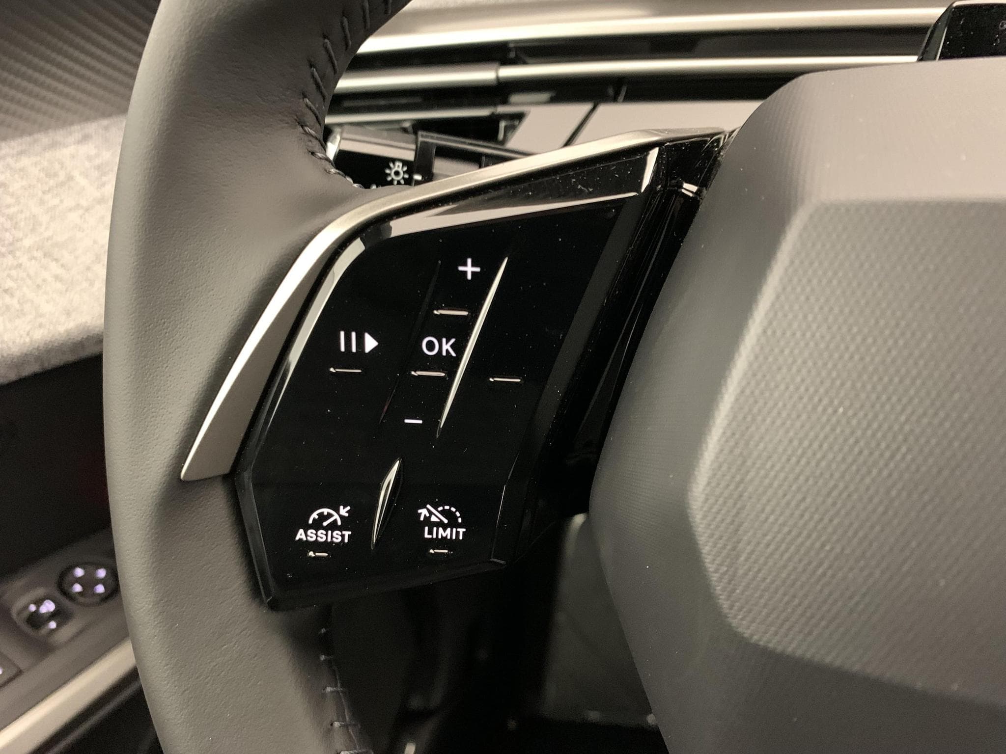 Peugeot 5008 Hybrid 145 e-DCS6 Allure (2026) - Foto 13