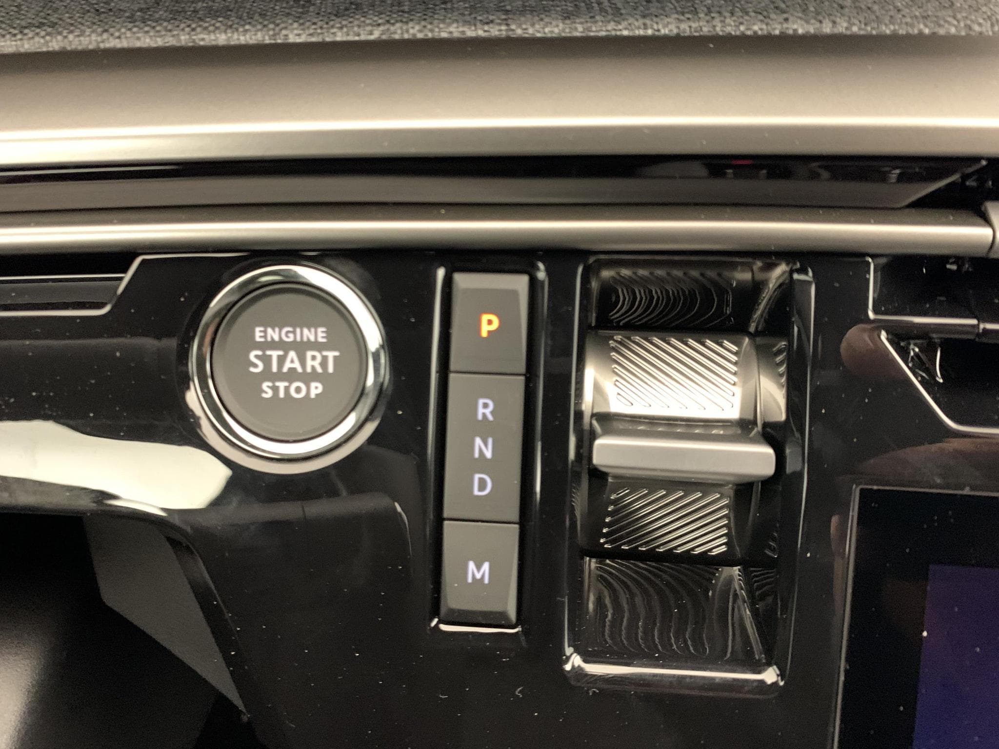 Peugeot 5008 Hybrid 145 e-DCS6 Allure (2026) - Foto 14