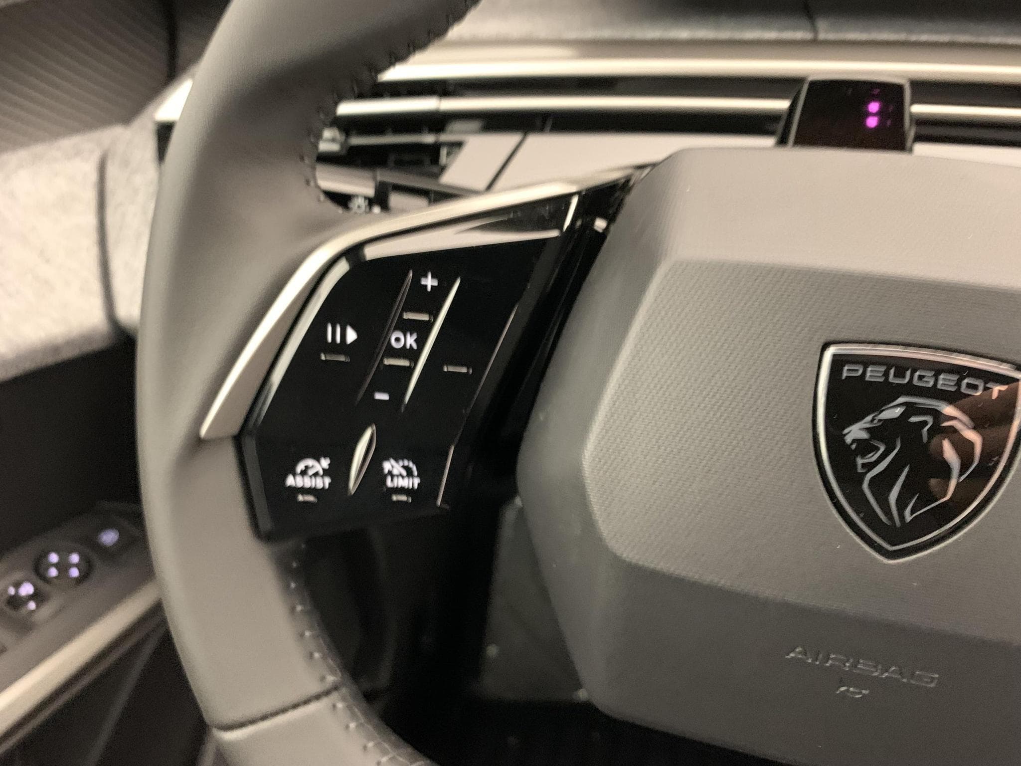 Peugeot 5008 Hybrid 145 e-DCS6 Allure (2026) - Foto 13