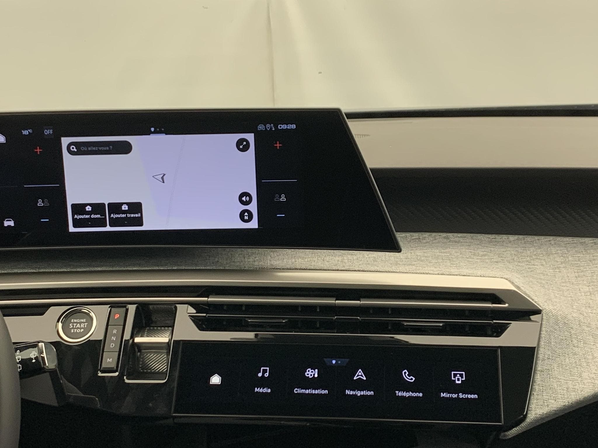 Peugeot 5008 Hybrid 145 e-DCS6 Allure (2026) - Foto 17