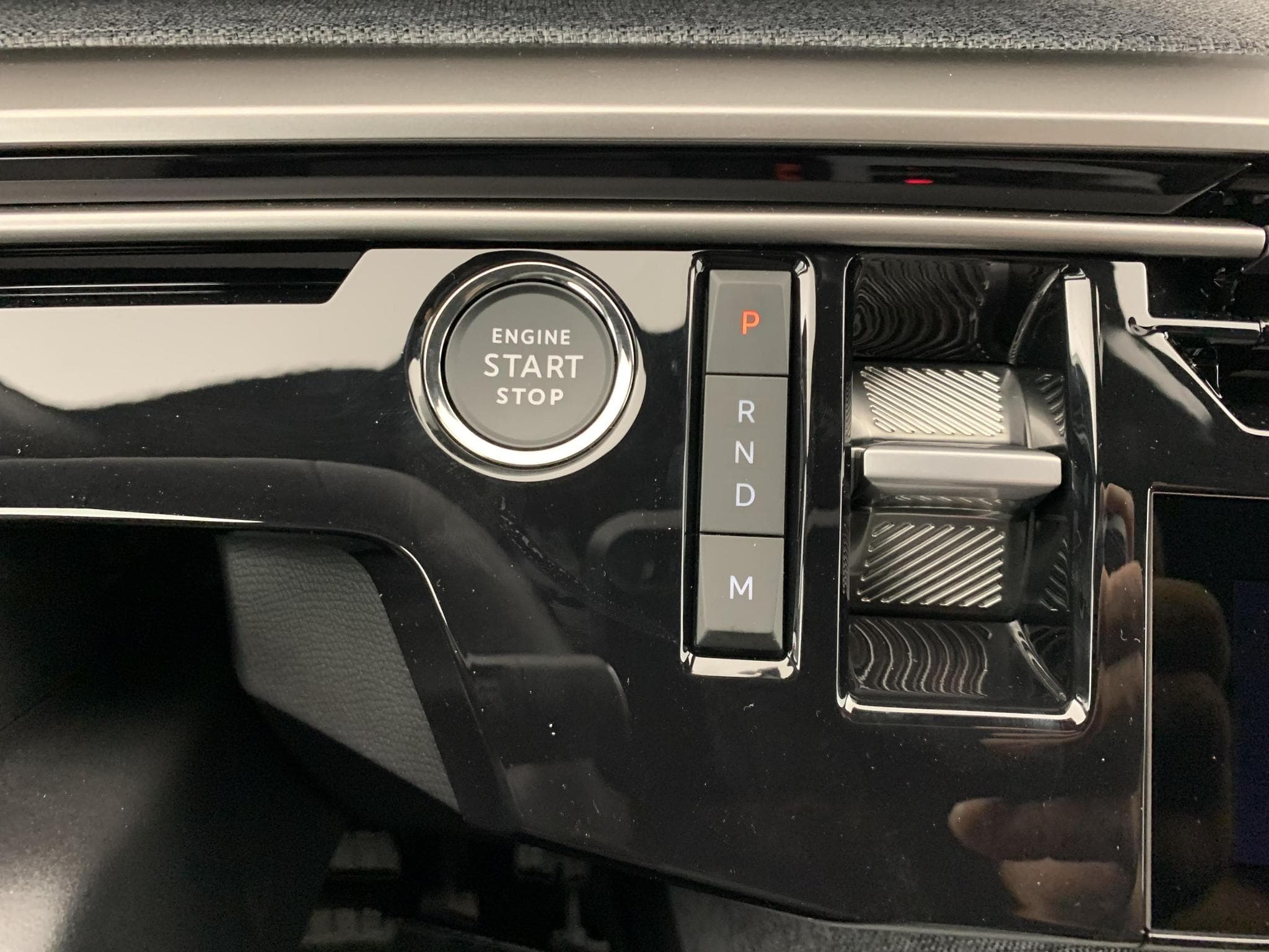 Peugeot 5008 Hybrid 145 e-DCS6 Allure (2026) - Foto 15