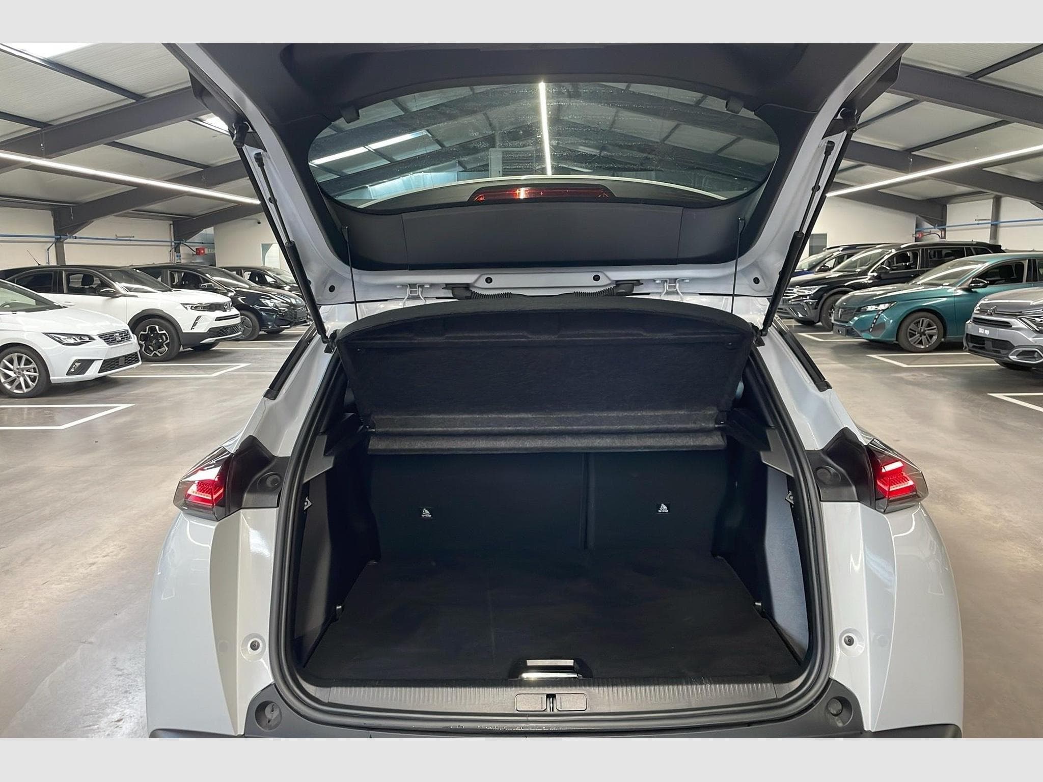 Peugeot 2008 100 S&S BVM6 Allure (2025) - Foto 11