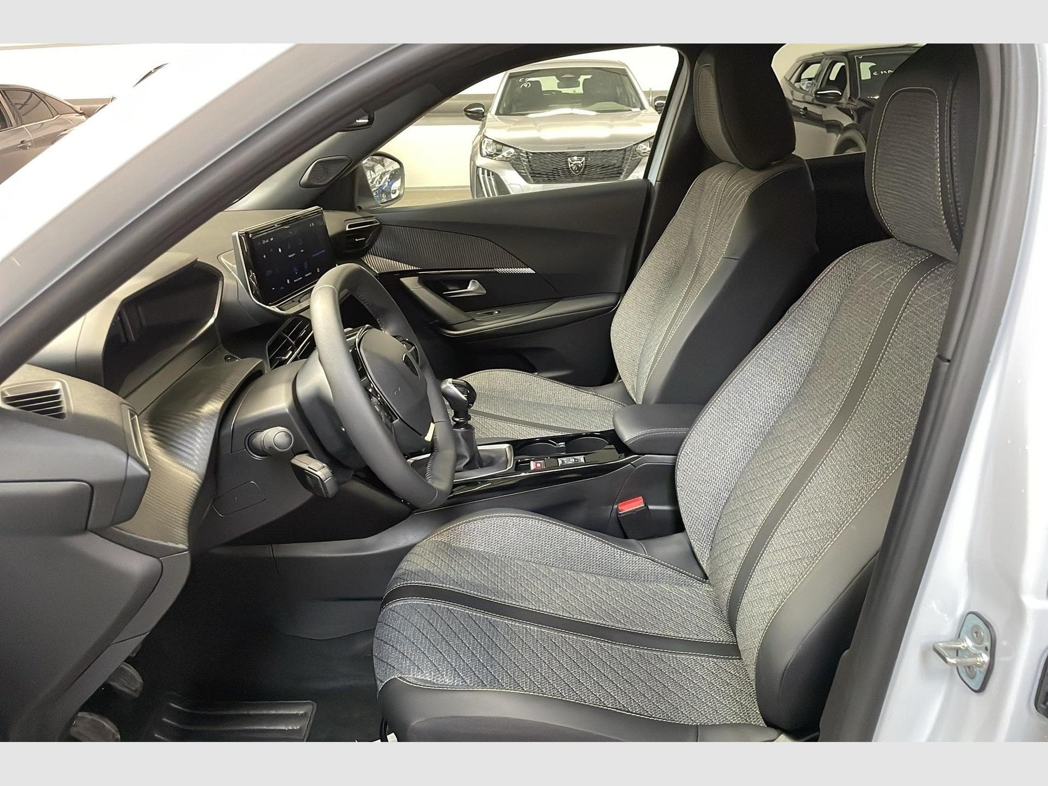 Peugeot 2008 100 S&S BVM6 Allure (2025) - Foto 17
