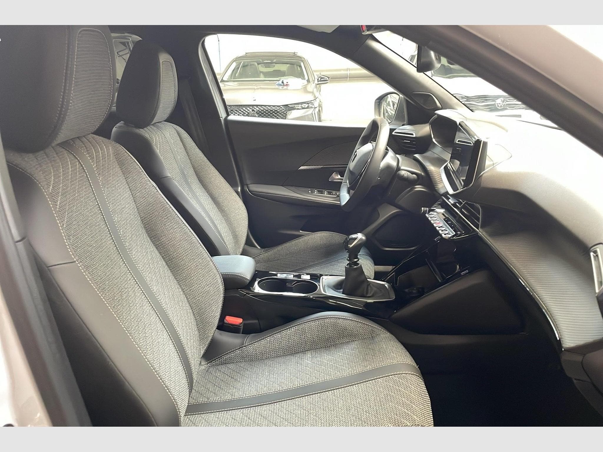 Peugeot 2008 100 S&S BVM6 Allure (2025) - Foto 9