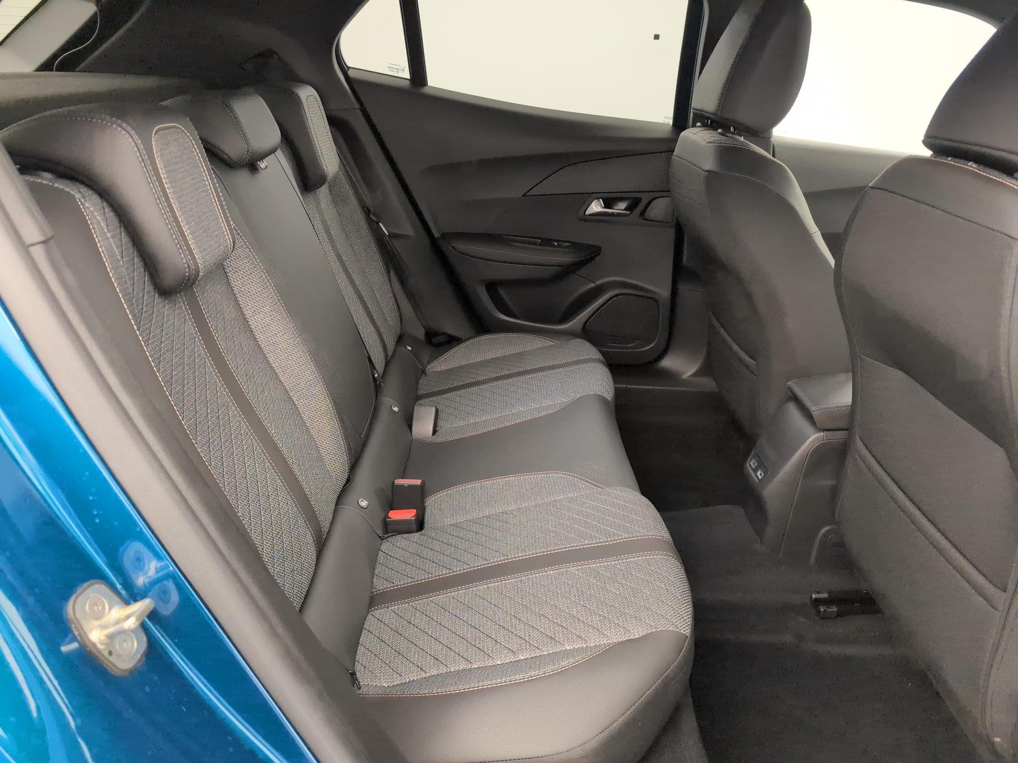 Peugeot 2008 100 S&S BVM6 Allure (2025) - Foto 10