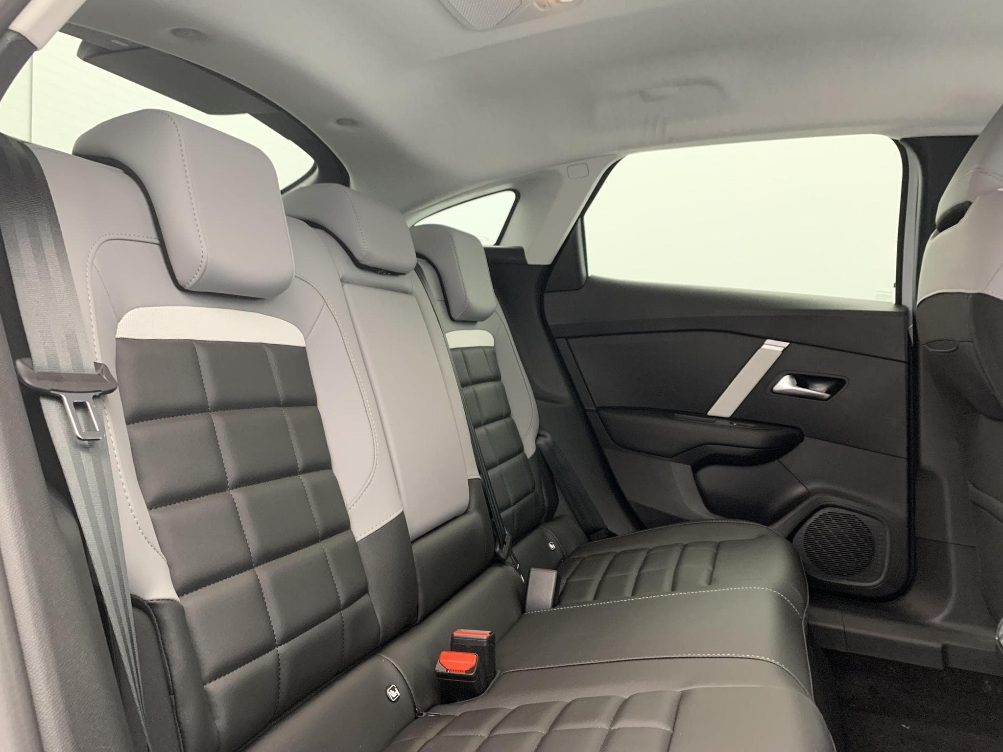 CitroëN C4 Hybride 145 e-DCS6 Max (2026) - Photo 10