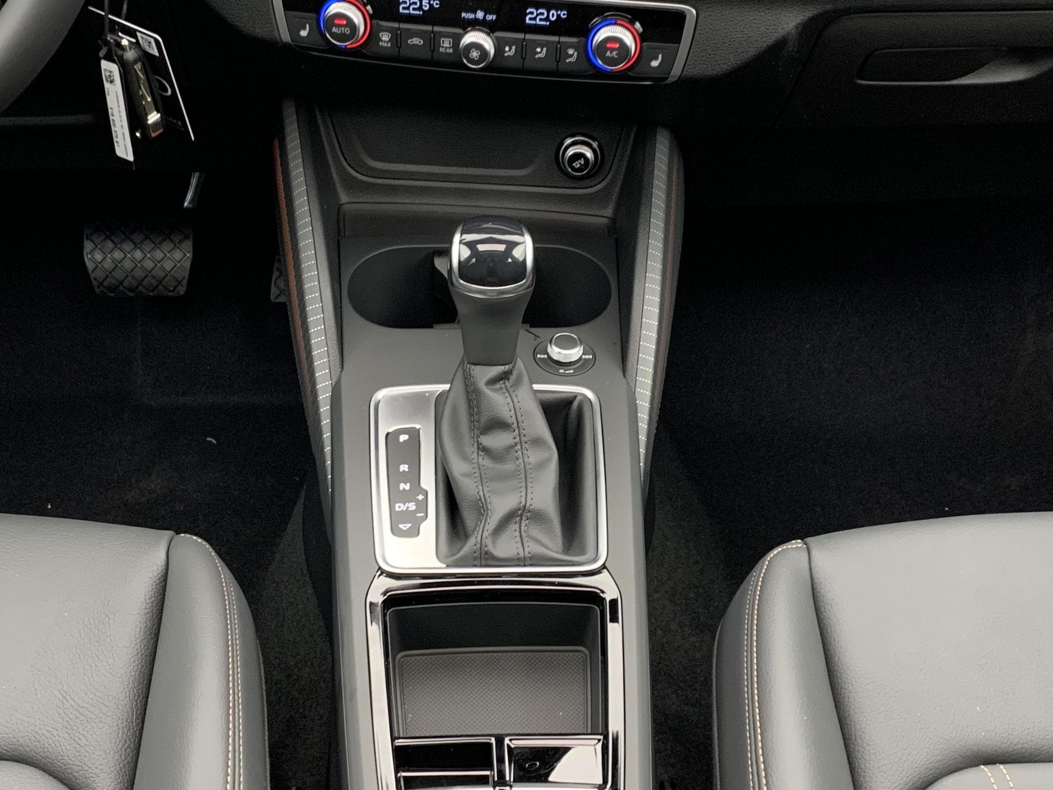 Audi Q2 35 TFSI 150 S tronic 7 Design (2026) - Foto 14