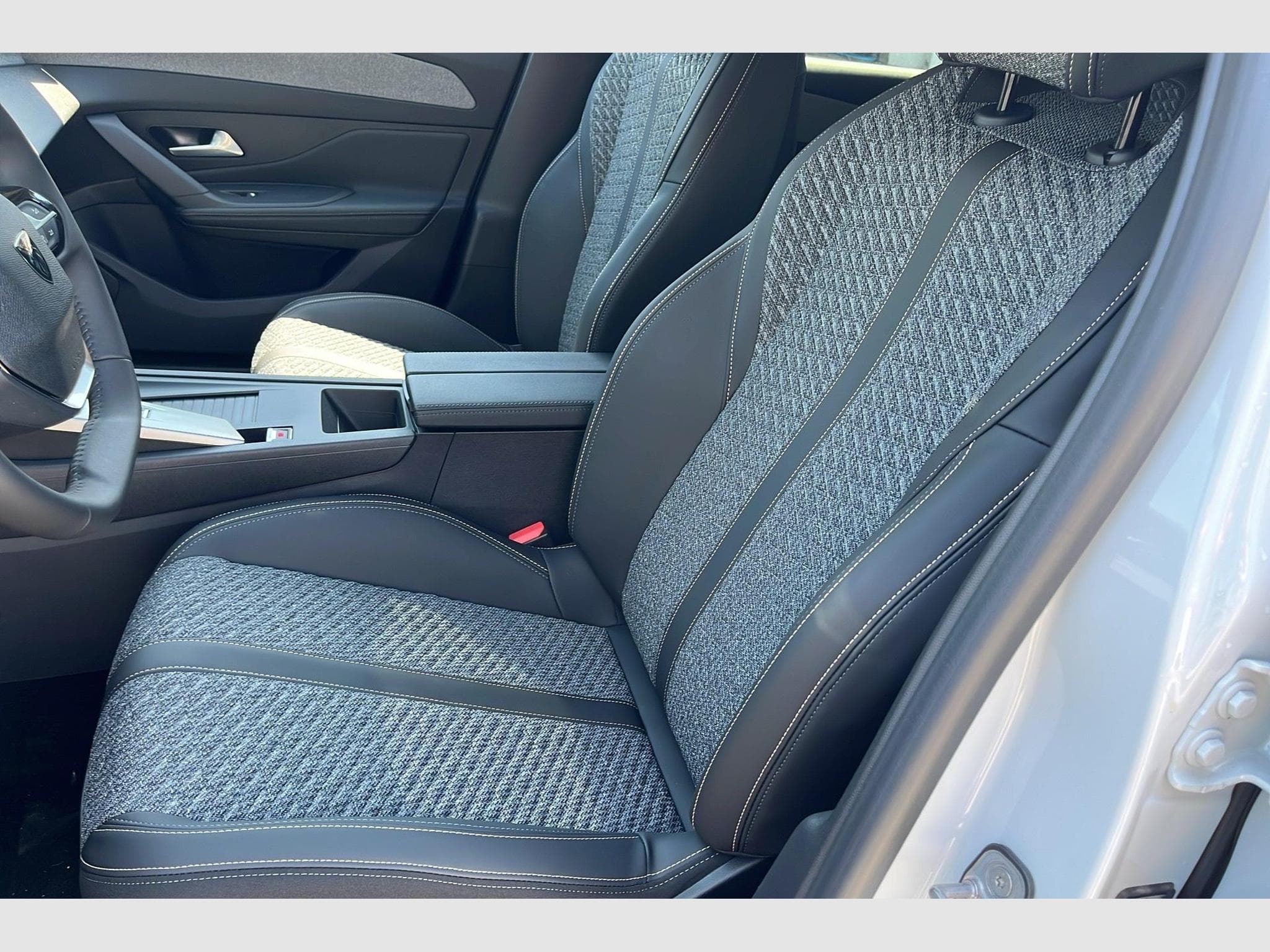 Peugeot 308 NOUVELLE BLUEHDI 130CH S&S EAT8 ALLURE (2026) - Photo 9