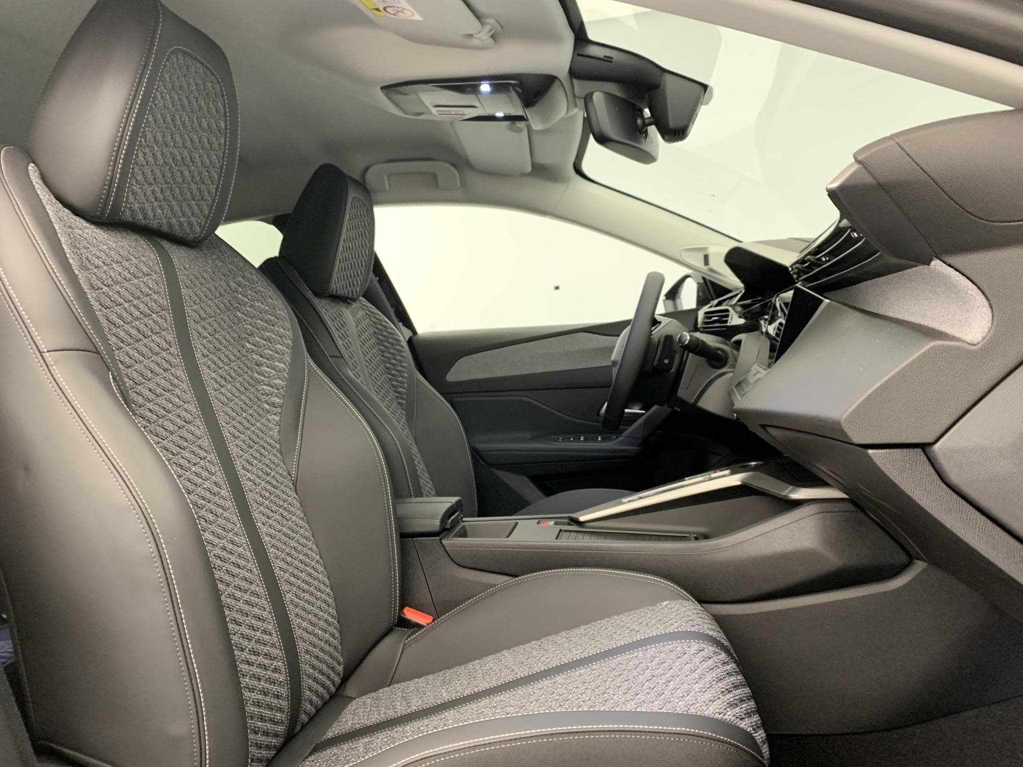 Peugeot 308 NOUVELLE BLUEHDI 130CH S&S EAT8 ALLURE (2026) - Photo 8