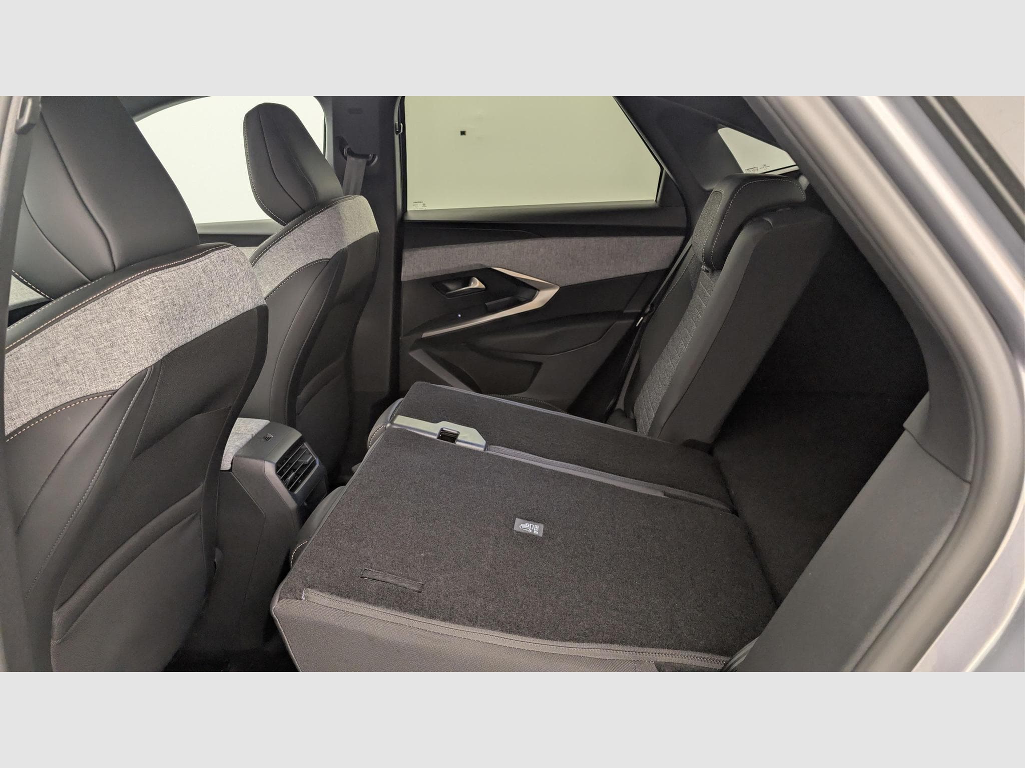 Peugeot 3008 Hybrid 145 e-DCS6 Allure (2025) - Photo 12