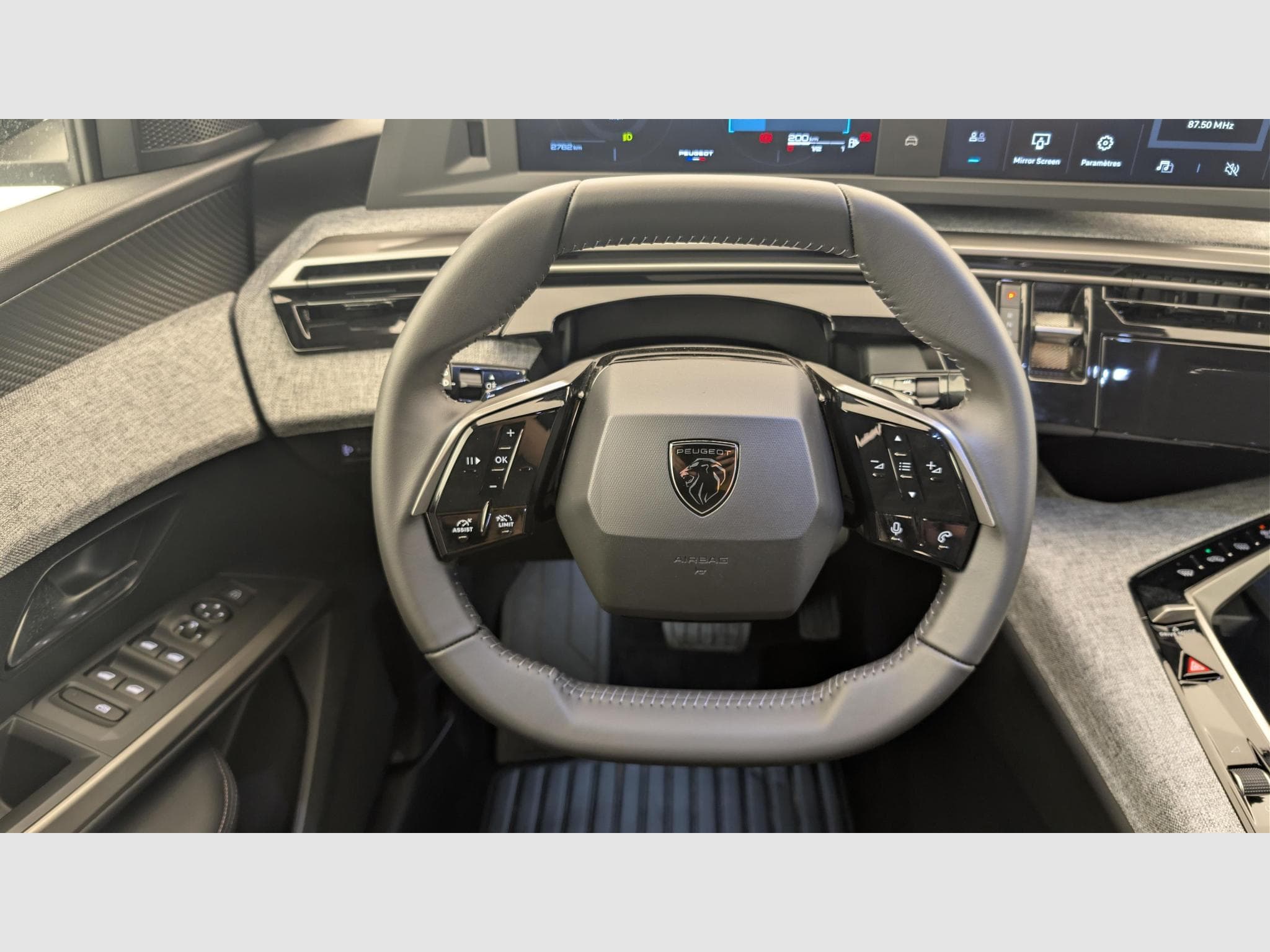 Peugeot 3008 Hybrid 145 e-DCS6 Allure (2025) - Photo 14