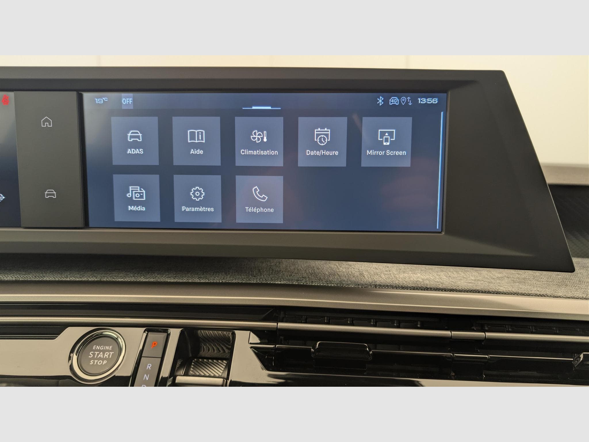 Peugeot 3008 Hybrid 145 e-DCS6 Allure (2025) - Photo 16