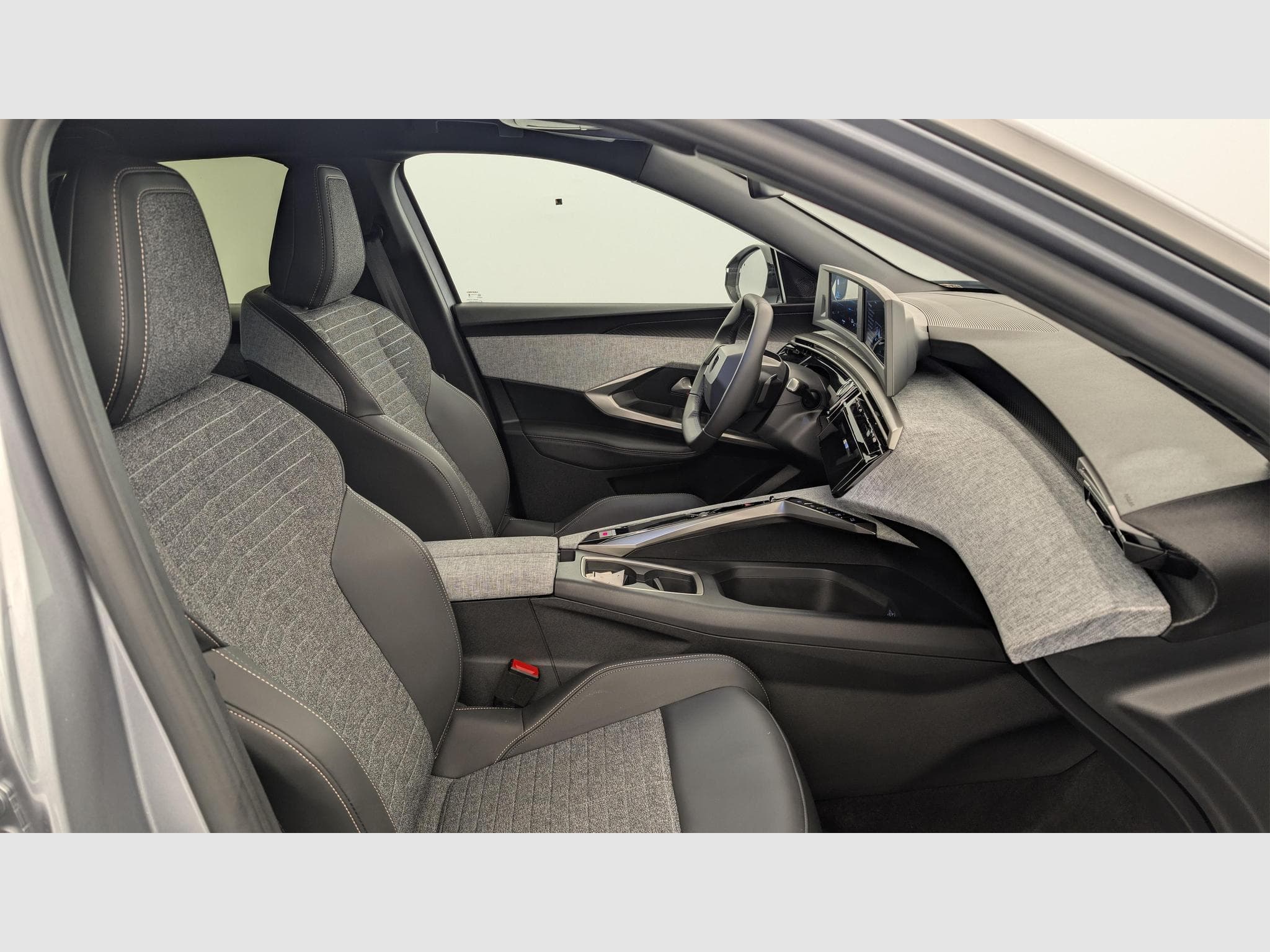 Peugeot 3008 Hybrid 145 e-DCS6 Allure (2025) - Photo 9