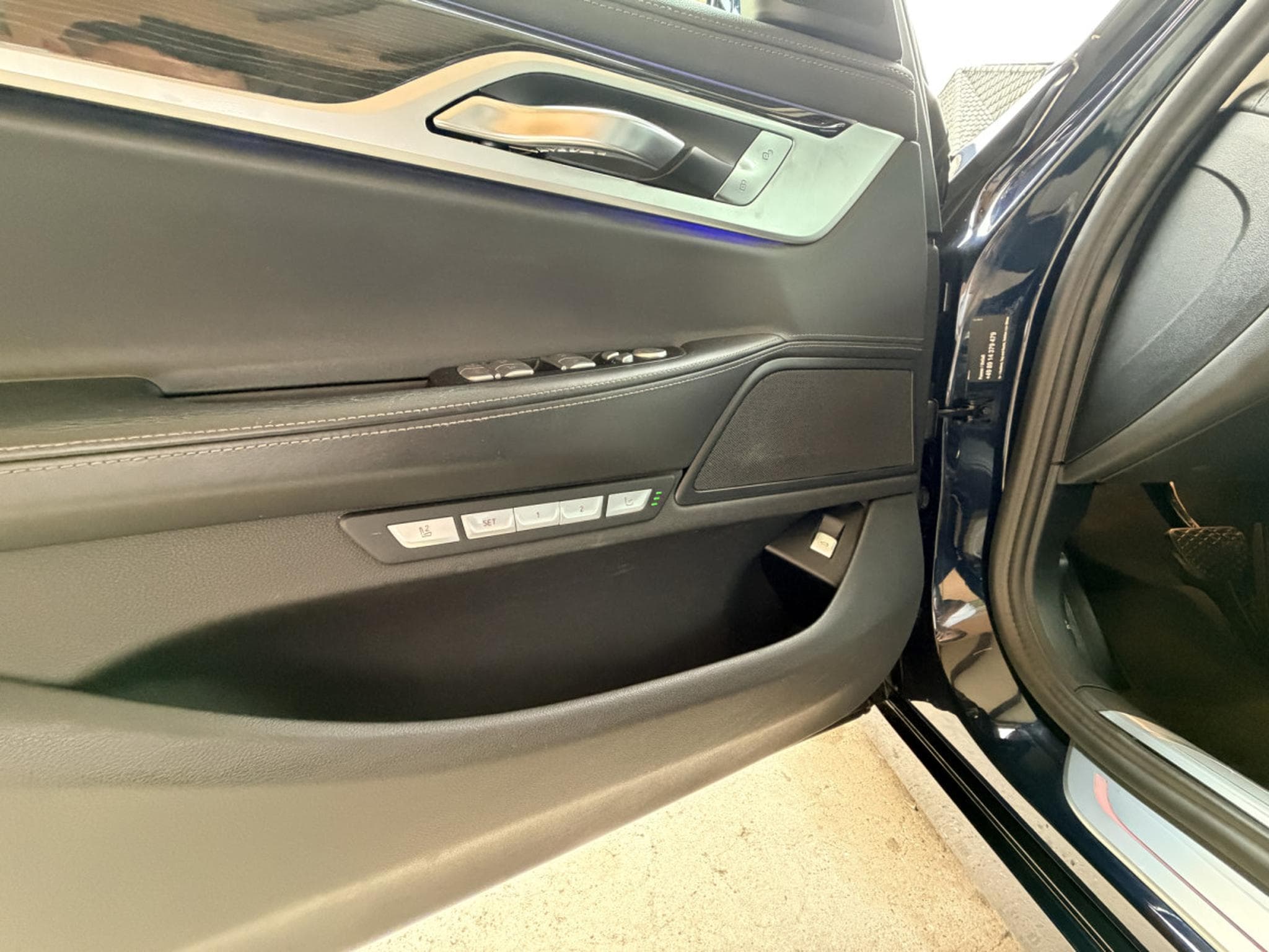 BMW 740 d xDrive Camera 360° Head-UP, Toit Ouvrant 320cv (2016) - Photo 12