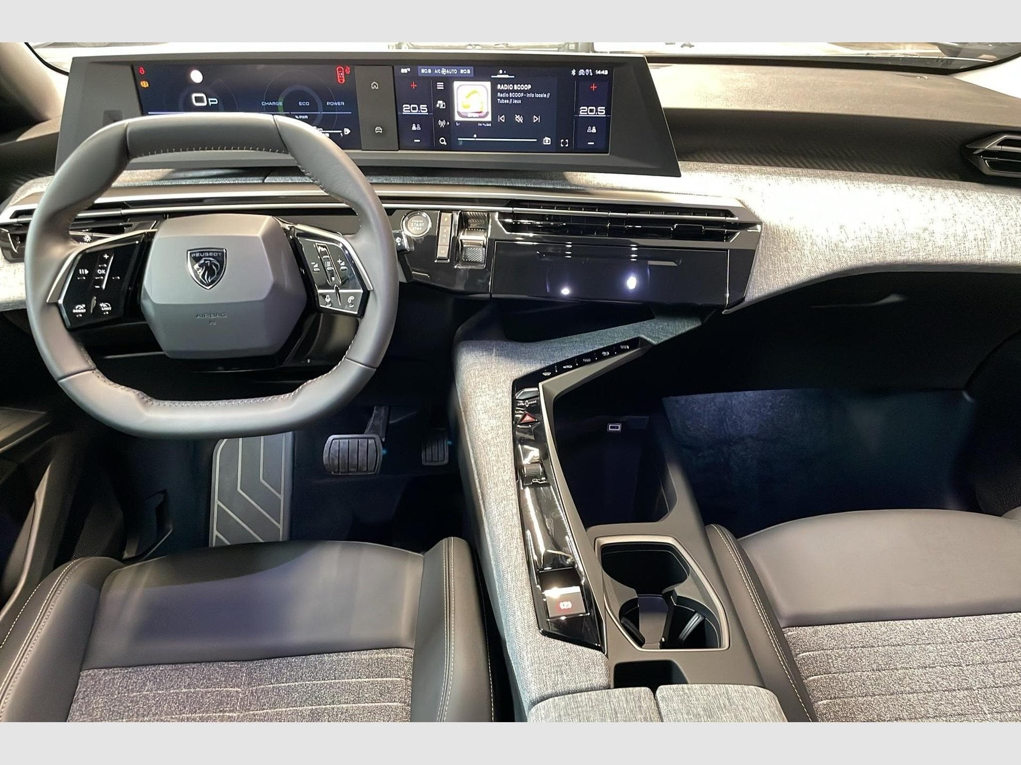 Peugeot 3008 Hybrid 145 e-DCS6 Allure (2025) - Photo 13