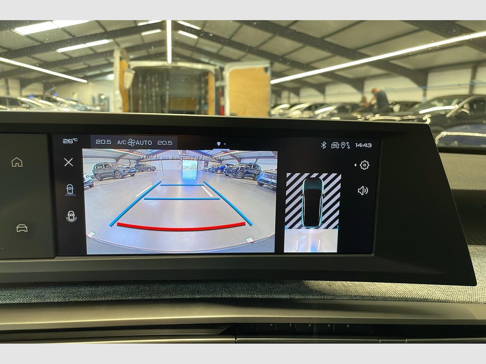 Peugeot 3008 Hybrid 145 e-DCS6 Allure (2025) - Photo 17