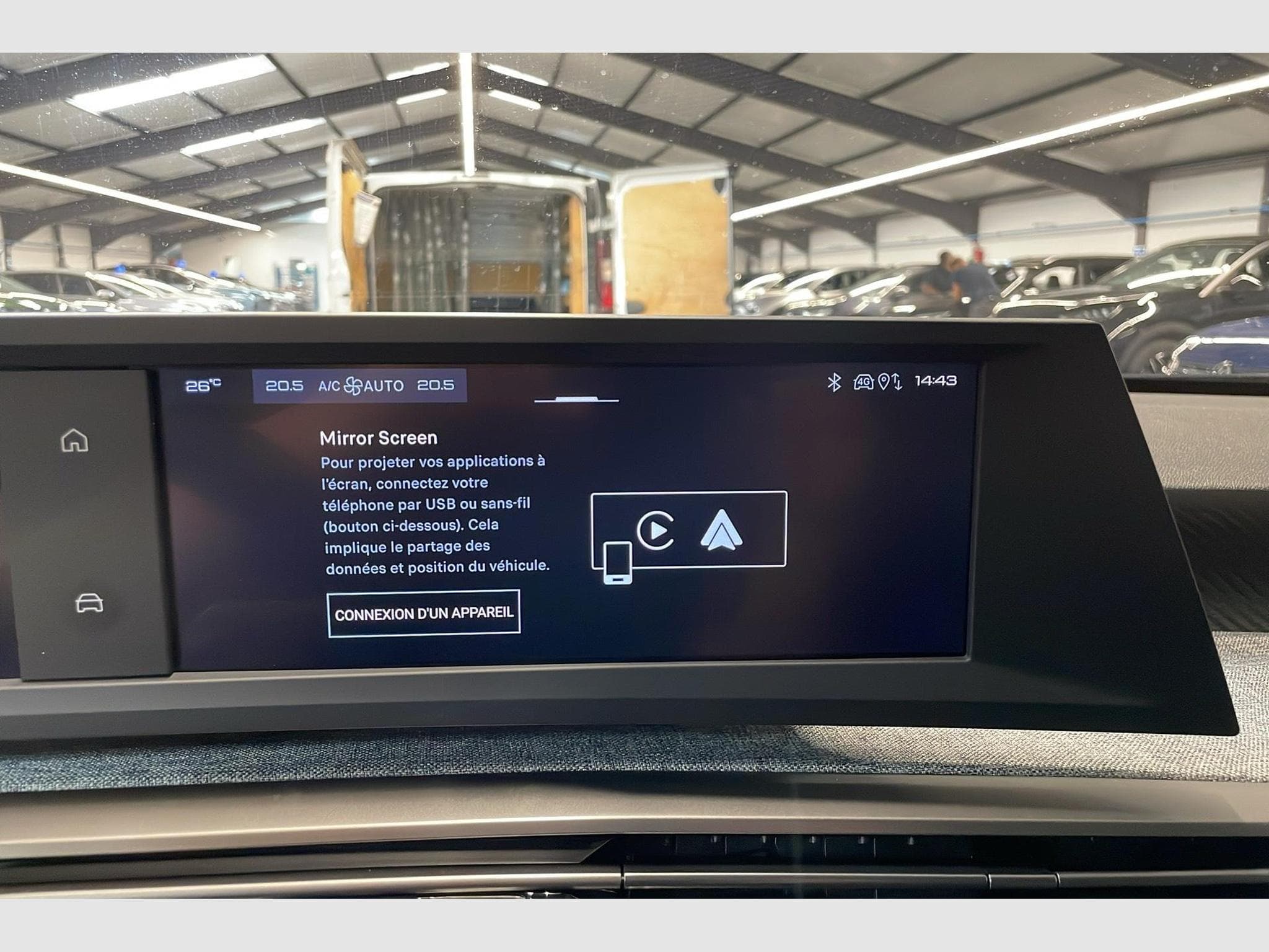 Peugeot 3008 Hybrid 145 e-DCS6 Allure (2025) - Photo 18