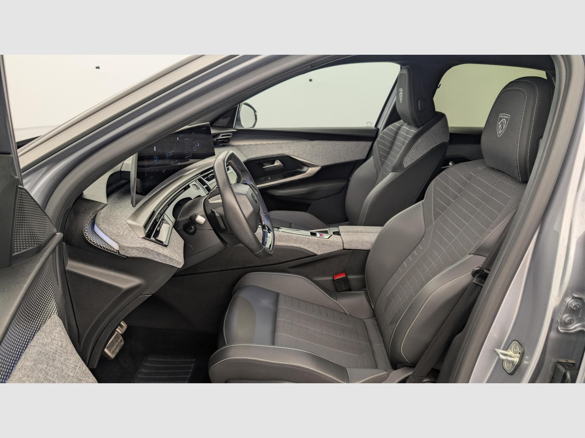 Peugeot 3008 Hybrid 145 e-DCS6 GT (2025) - Photo 16