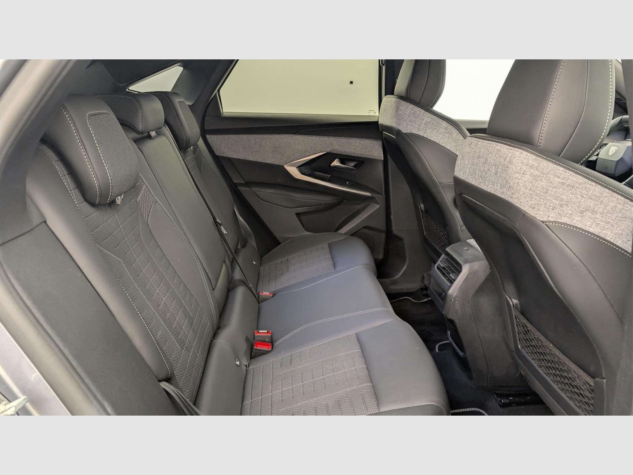 Peugeot 3008 Hybrid 145 e-DCS6 GT (2025) - Photo 10
