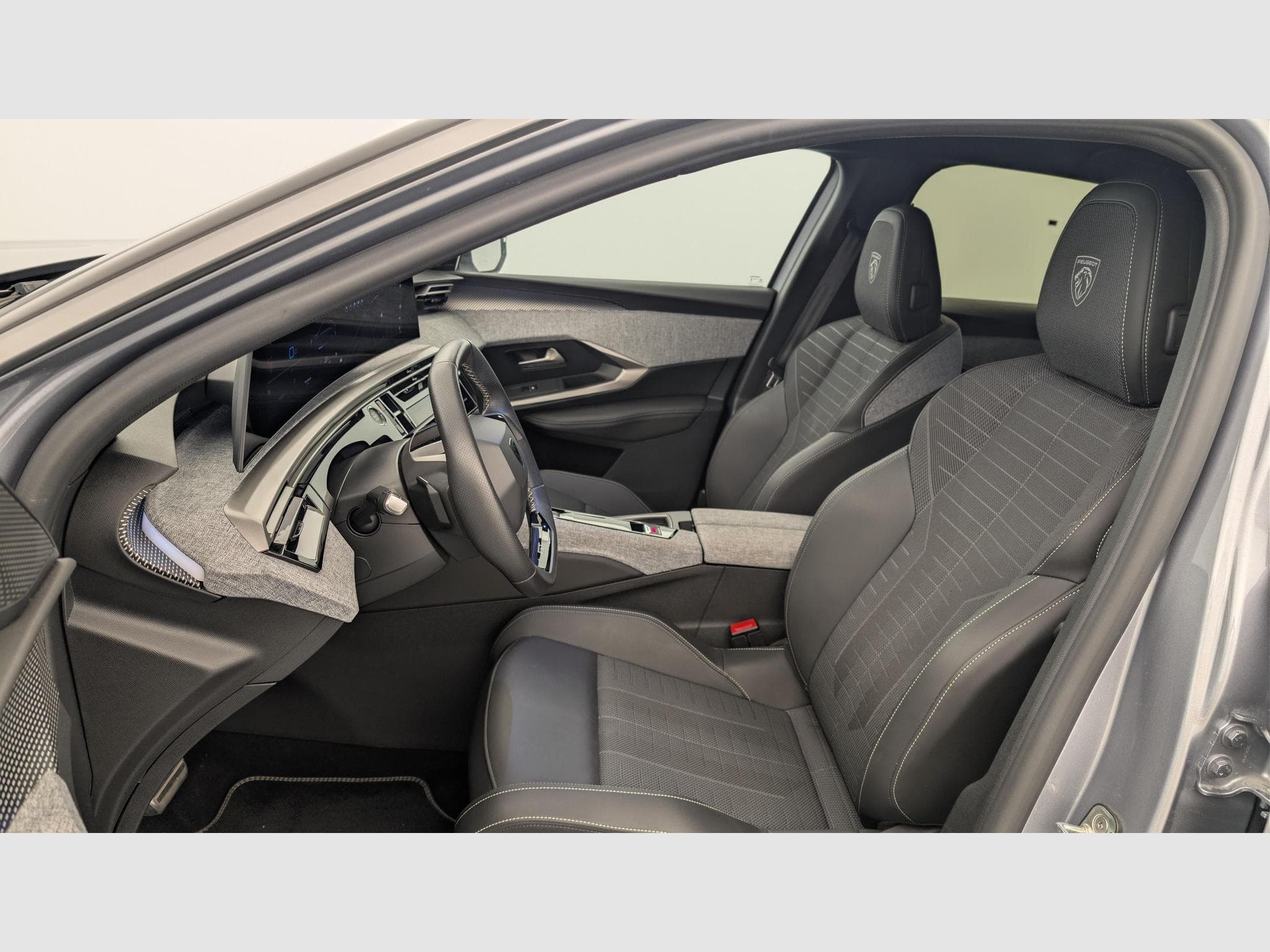 Peugeot 3008 Hybrid 145 e-DCS6 GT (2025) - Photo 16