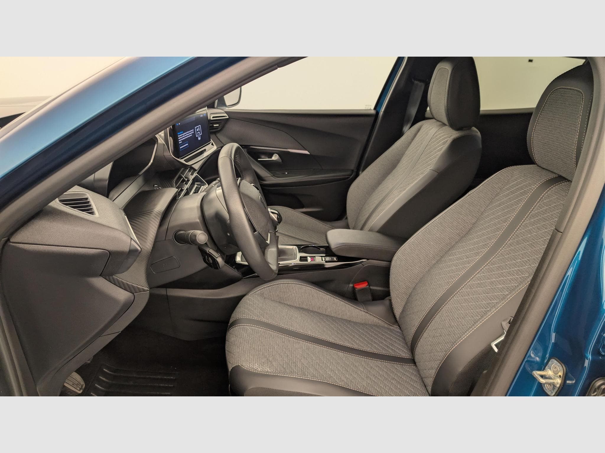 Peugeot 2008 100 S&S BVM6 Allure (2025) - Photo 16
