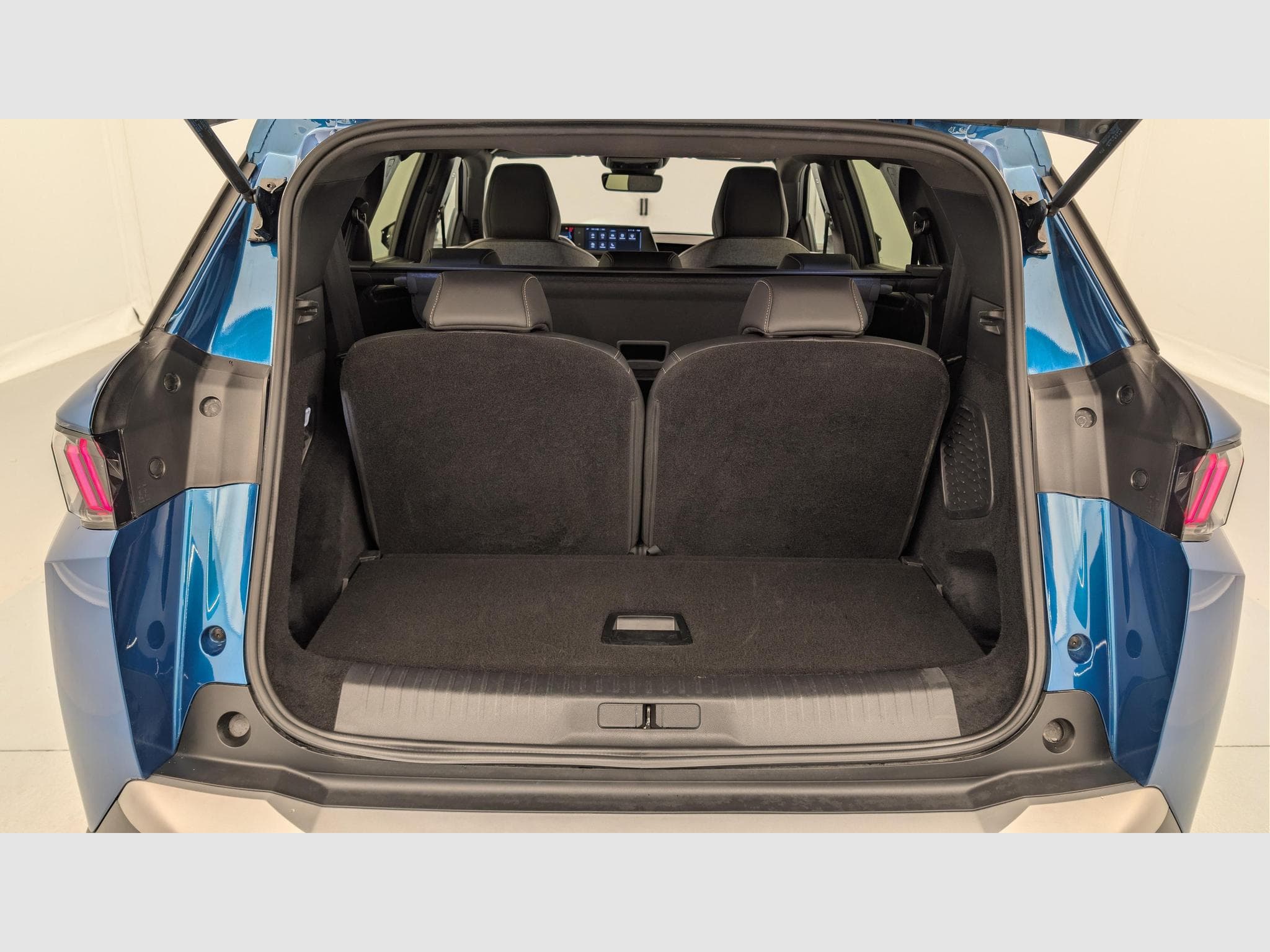 Peugeot 5008 HYBRID 145 CH E-DCS6 ALLURE (2025) - Photo 11