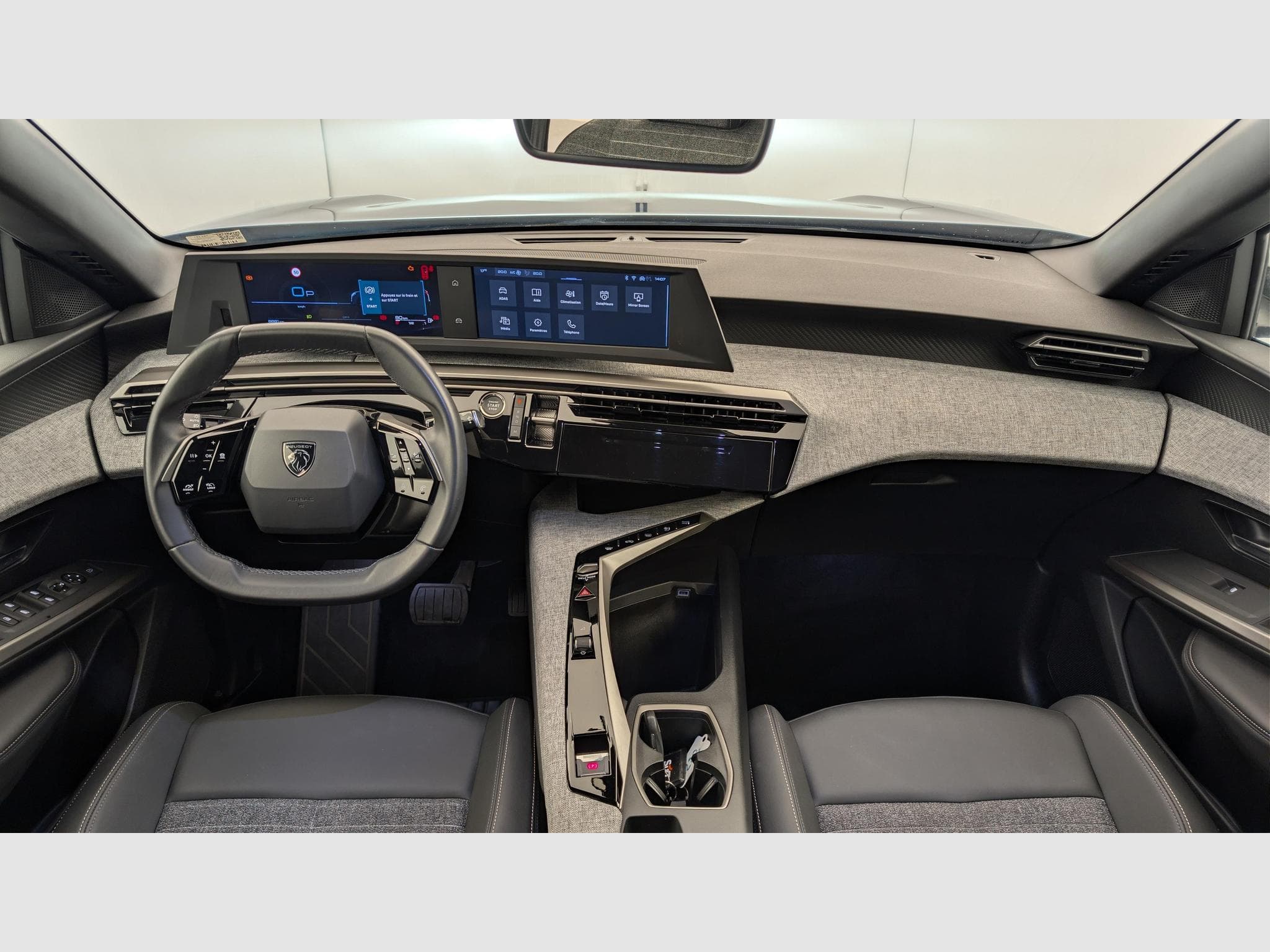 Peugeot 5008 HYBRID 145 CH E-DCS6 ALLURE (2025) - Photo 13