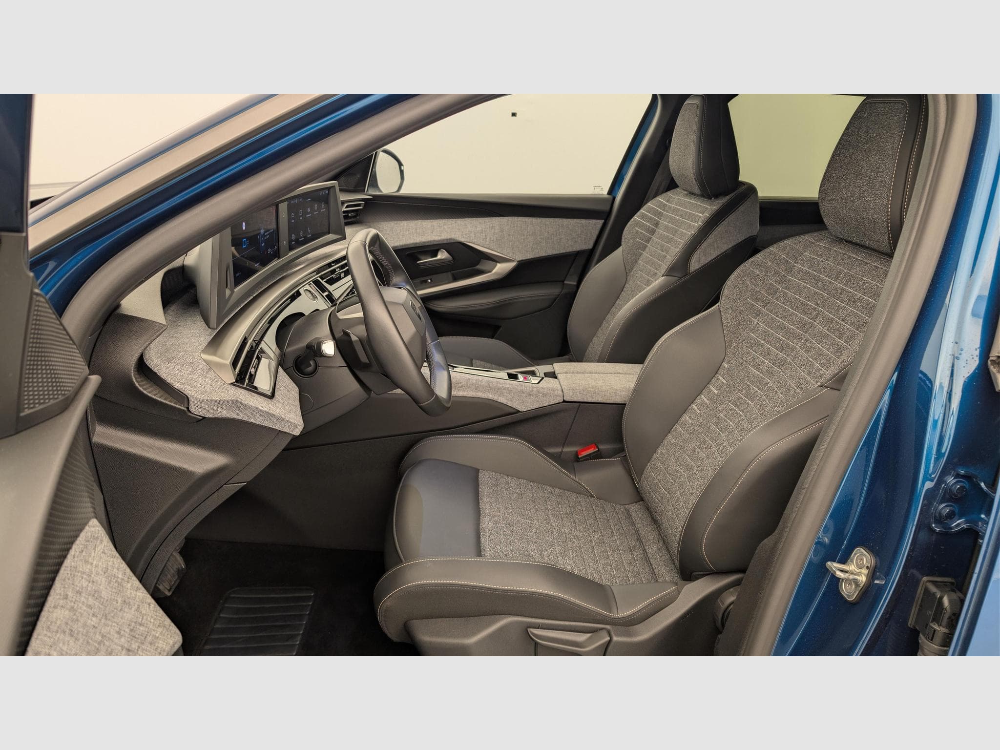 Peugeot 5008 HYBRID 145 CH E-DCS6 ALLURE (2025) - Photo 16