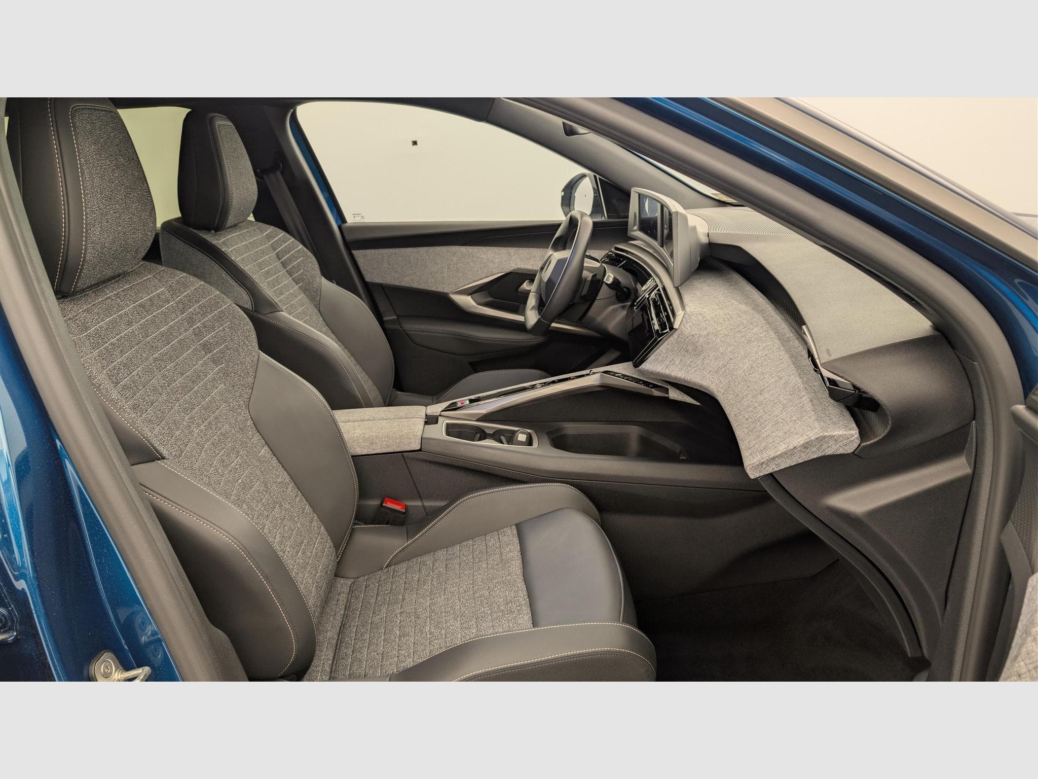 Peugeot 5008 HYBRID 145 CH E-DCS6 ALLURE (2025) - Photo 9