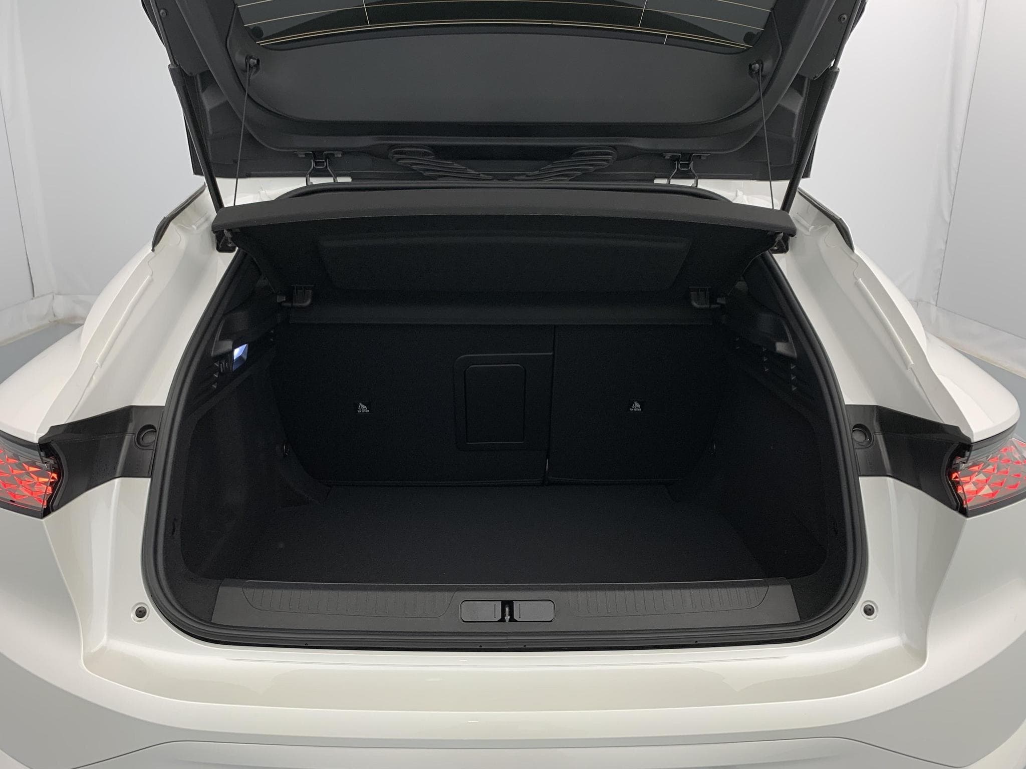DS Automobiles DS4 Hybride 145 e-DCT6 Etoile - Alcantara (2025) - Photo 11
