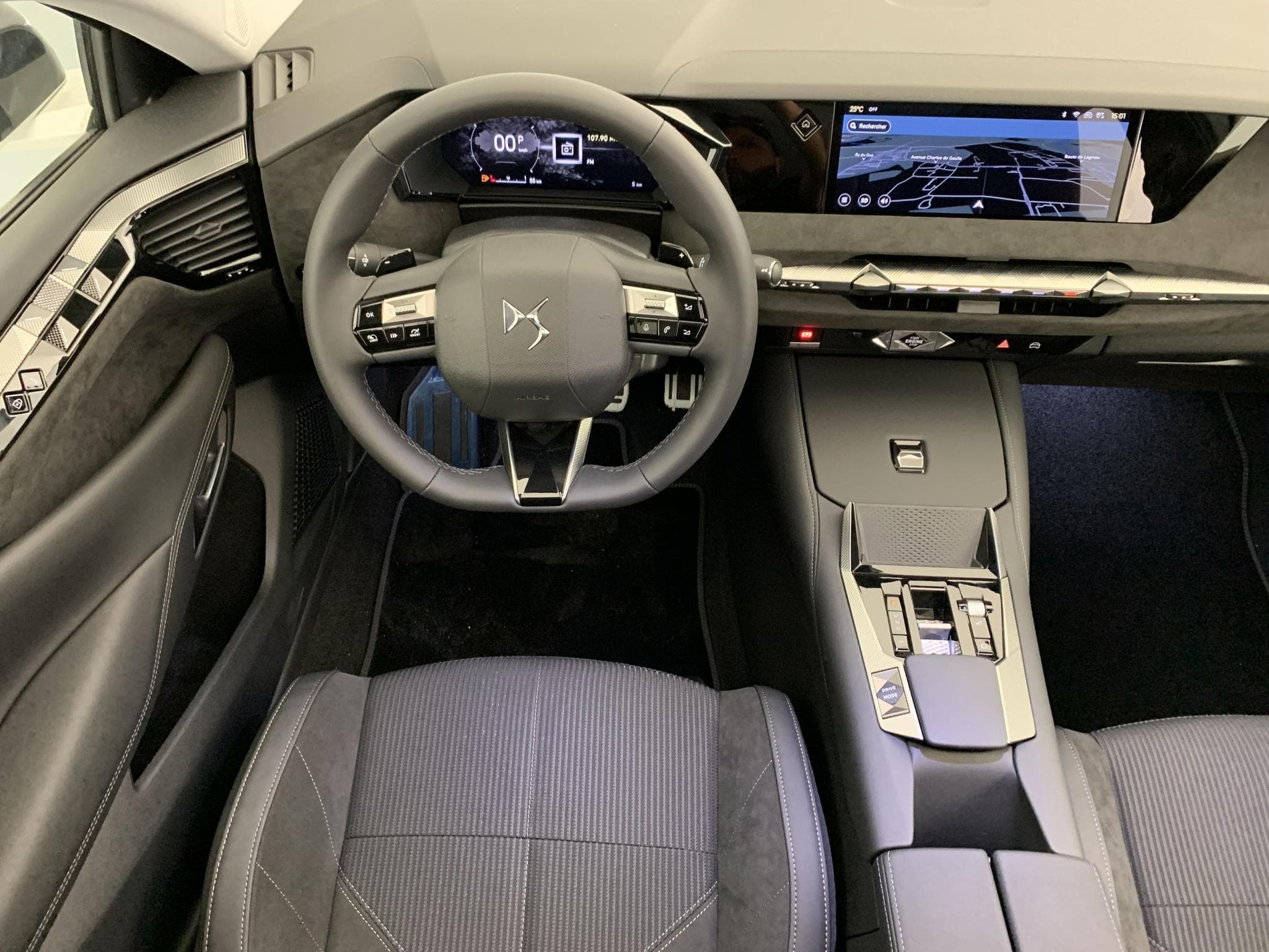 DS Automobiles DS4 Hybride 145 e-DCT6 Etoile - Alcantara (2025) - Photo 13