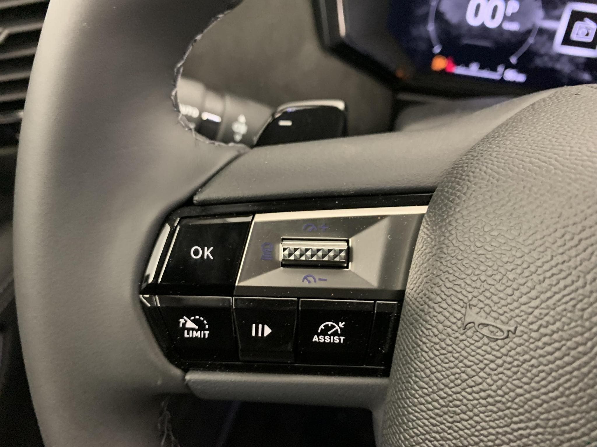 DS Automobiles DS4 Hybride 145 e-DCT6 Etoile - Alcantara (2025) - Photo 15