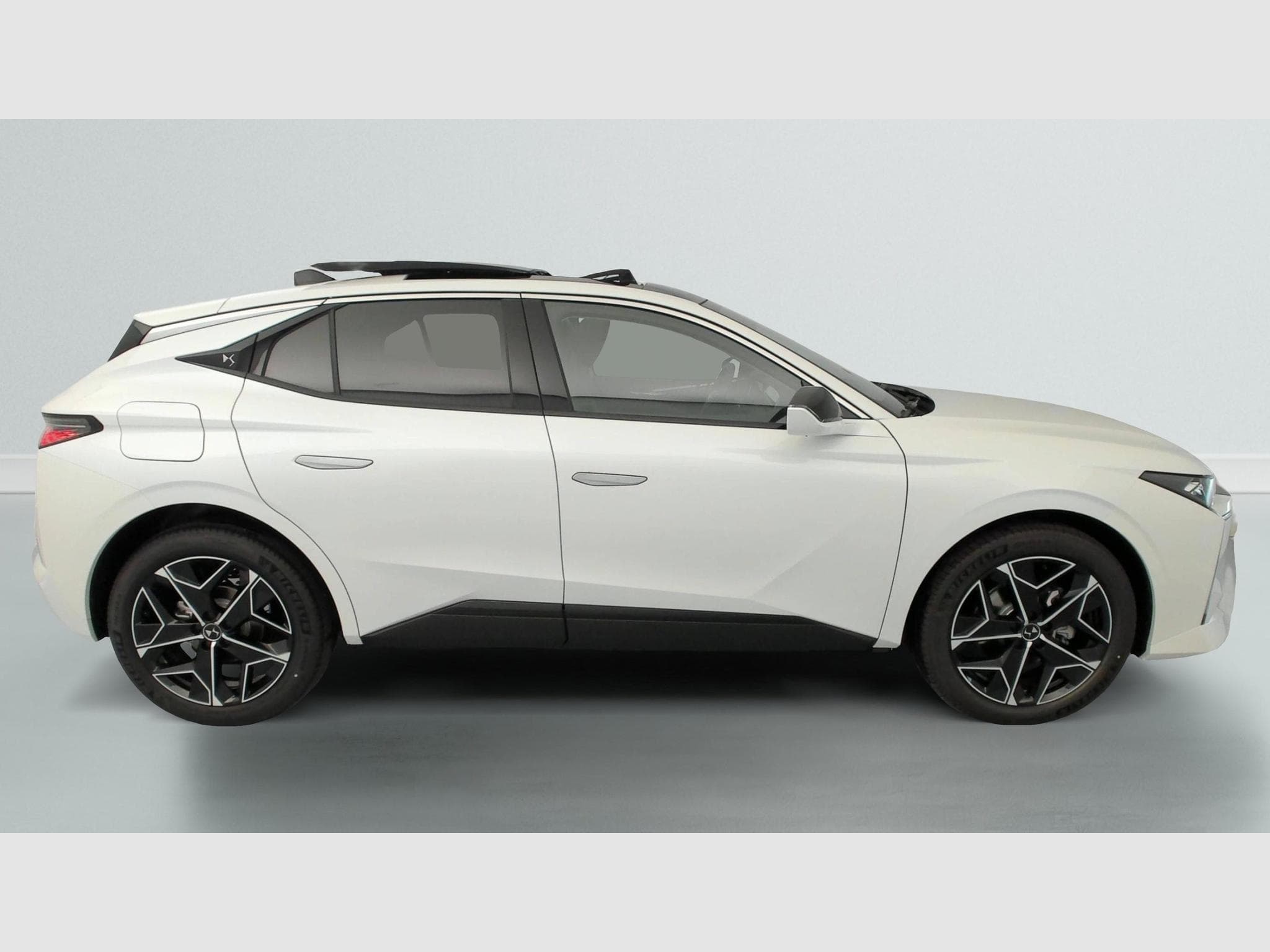 DS Automobiles DS4 Hybride 145 e-DCT6 Etoile - Alcantara (2025) - Photo 8