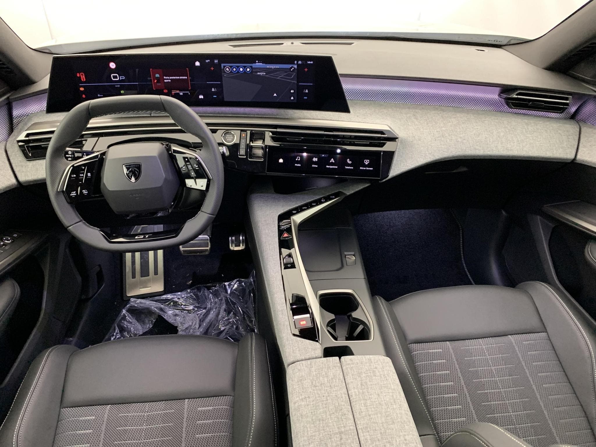 Peugeot 3008 Hybrid 145 e-DCS6 GT (2025) - Photo 13