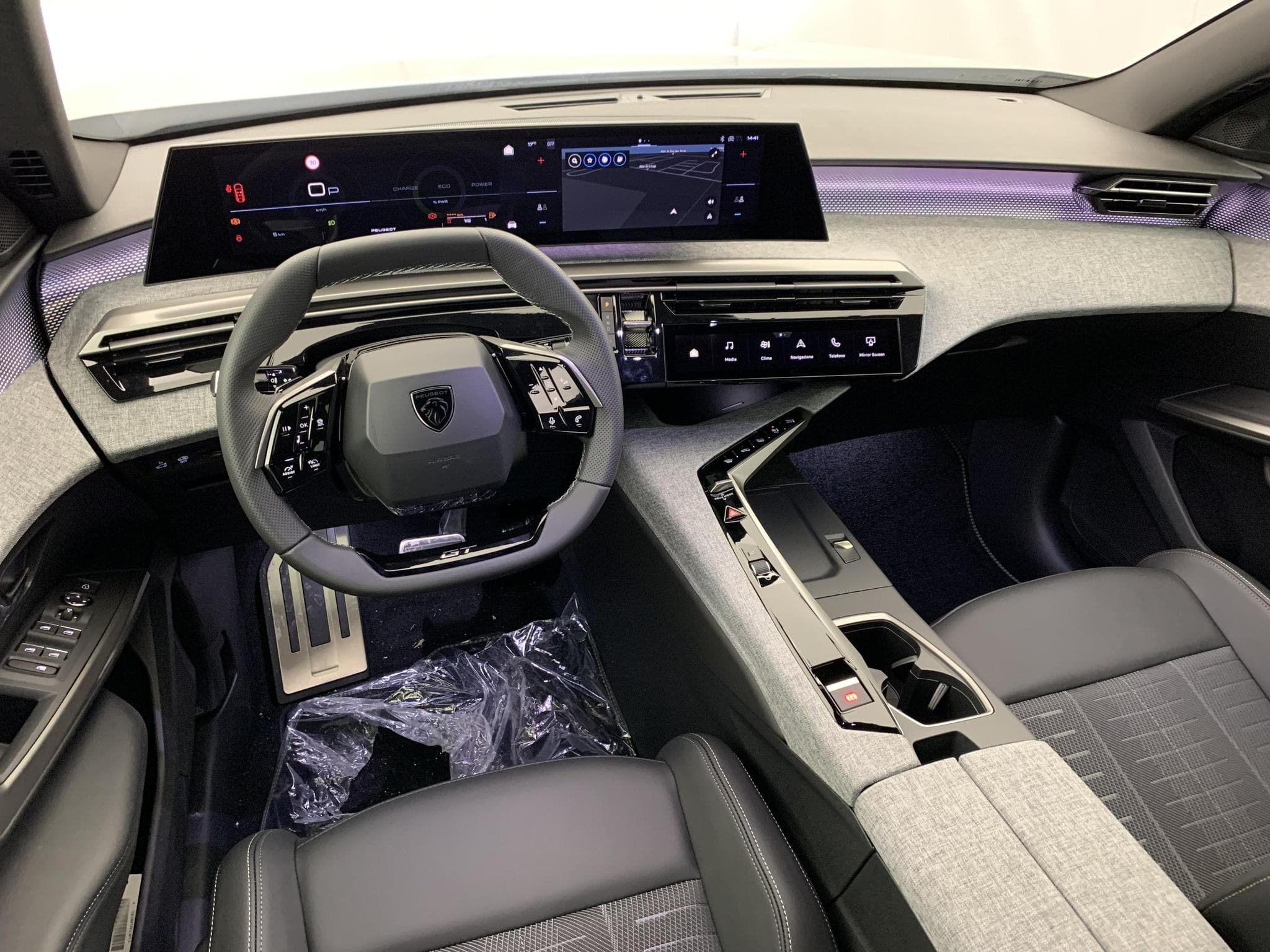 Peugeot 3008 Hybrid 145 e-DCS6 GT (2025) - Photo 14