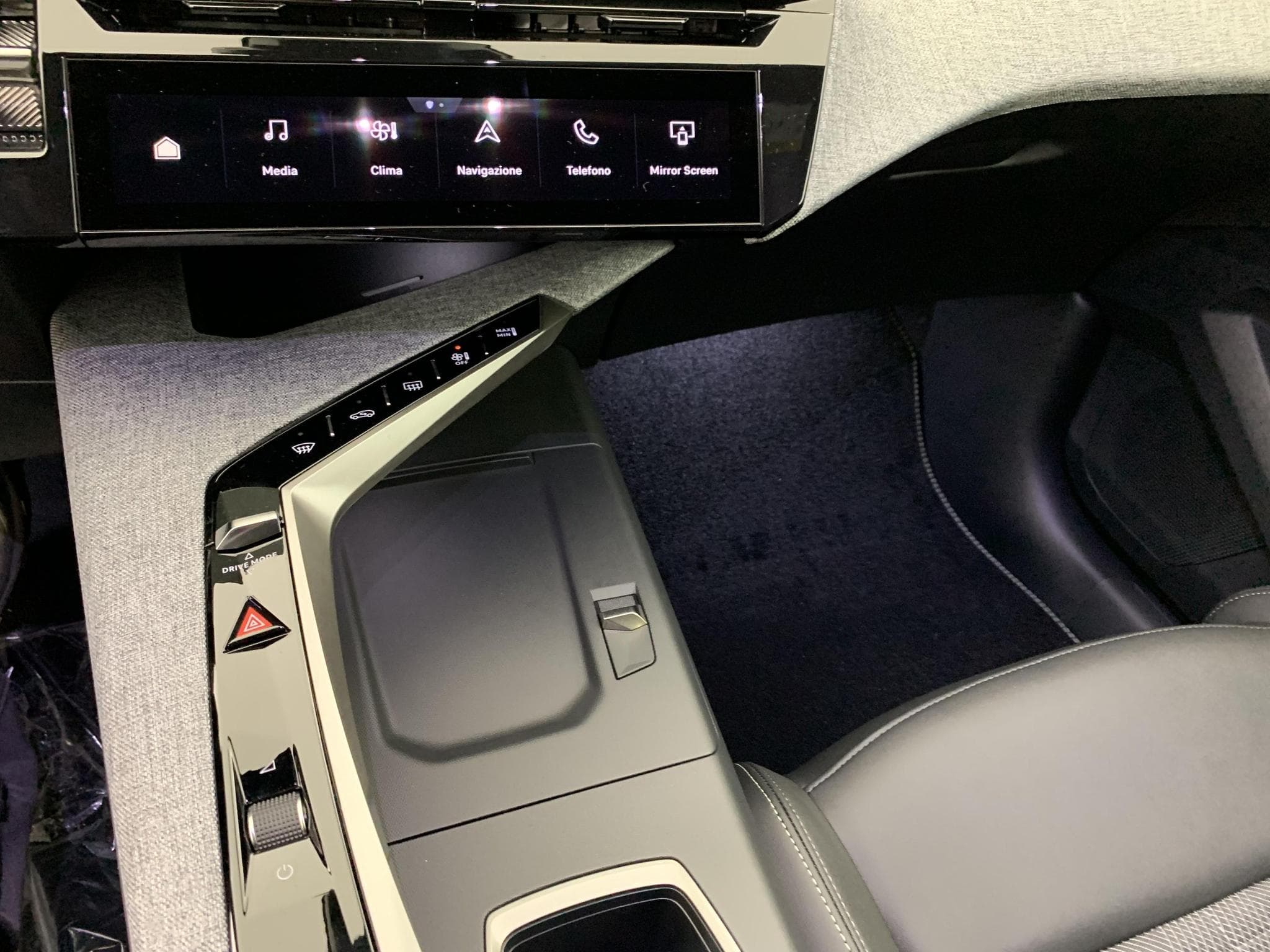 Peugeot 3008 Hybrid 145 e-DCS6 GT (2025) - Photo 18