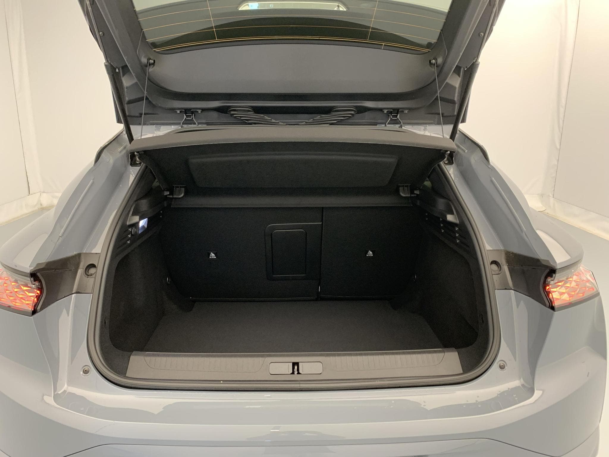 DS Automobiles DS4 Hybride 145 e-DCT6 Etoile - Alcantara (2025) - Photo 11