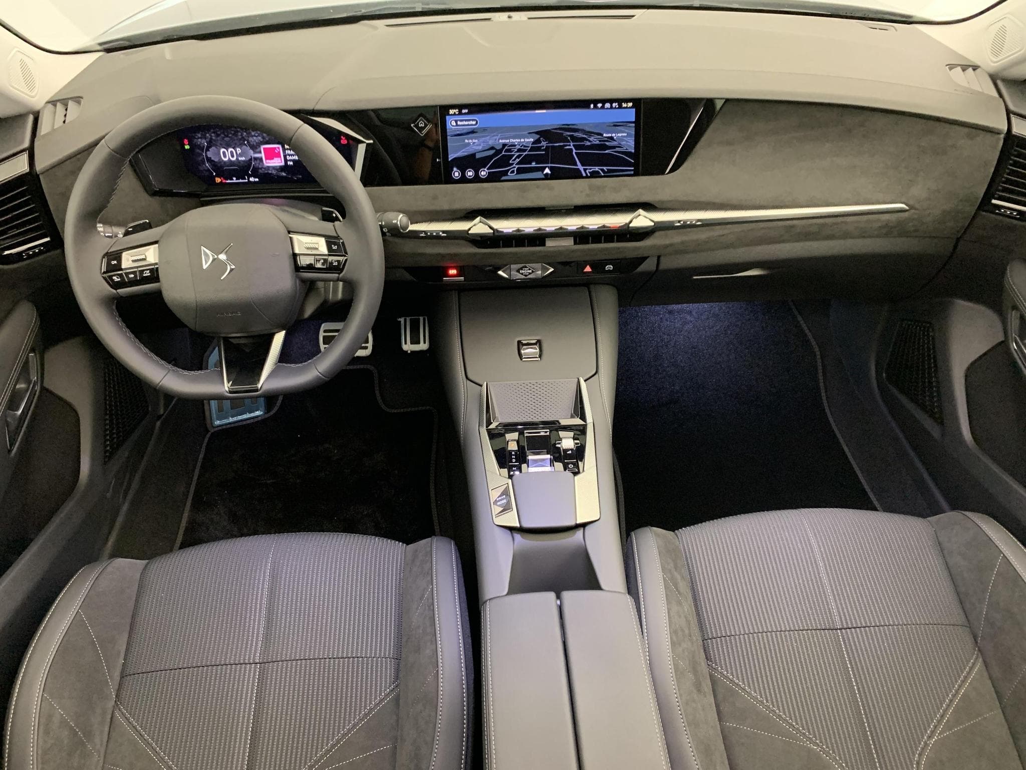 DS Automobiles DS4 Hybride 145 e-DCT6 Etoile - Alcantara (2025) - Photo 12