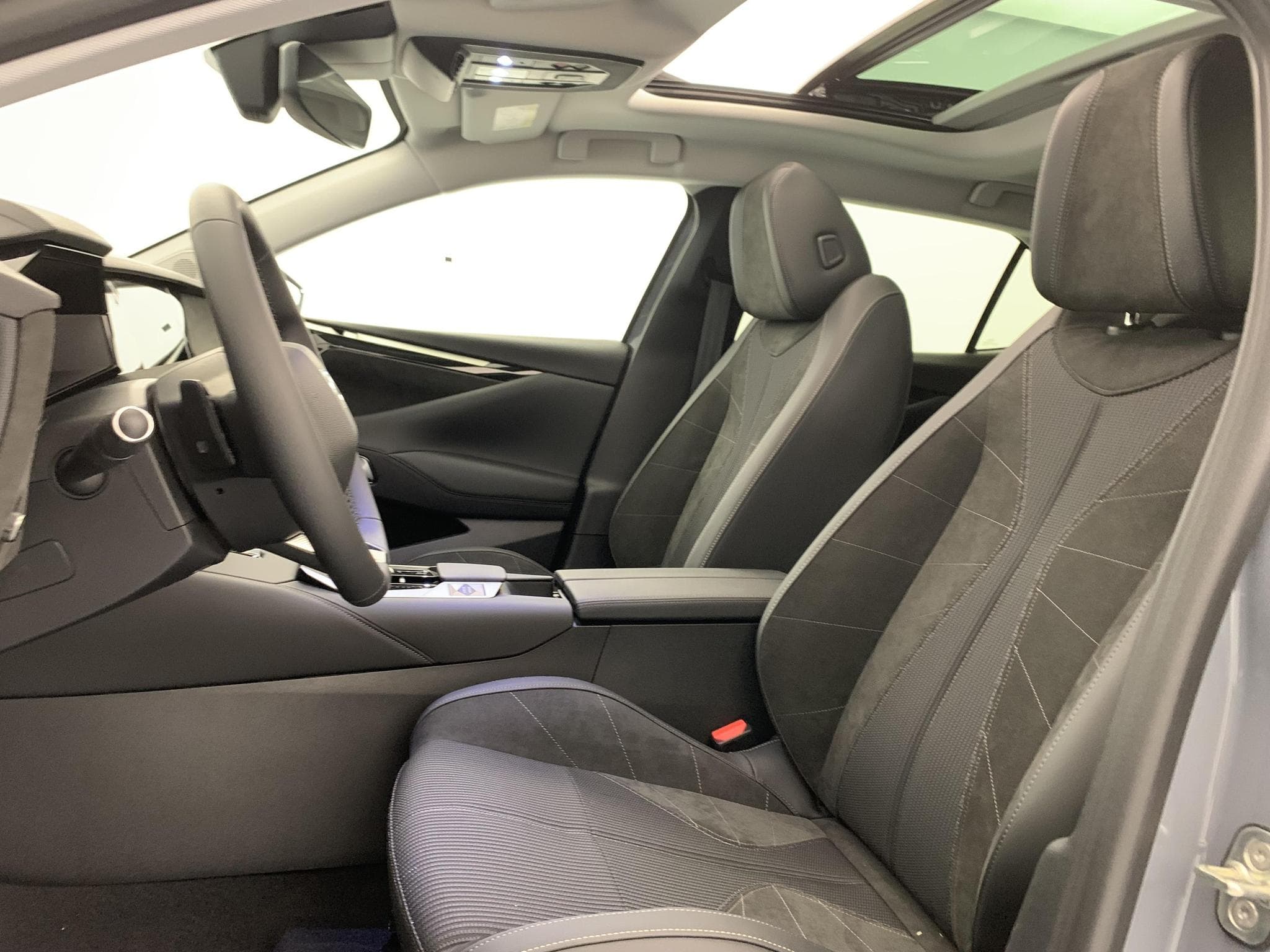DS Automobiles DS4 Hybride 145 e-DCT6 Etoile - Alcantara (2025) - Photo 20