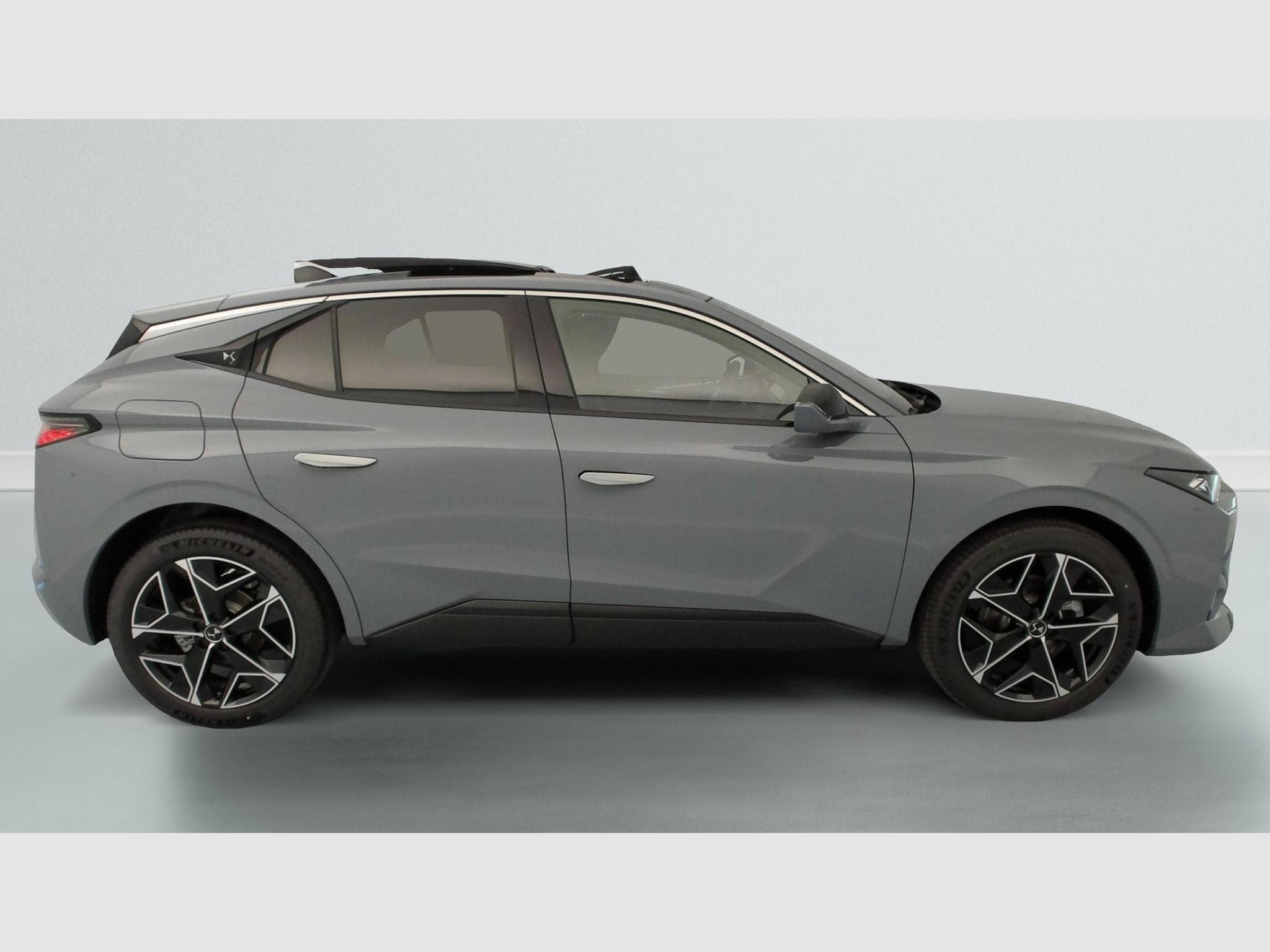 DS Automobiles DS4 Hybride 145 e-DCT6 Etoile - Alcantara (2025) - Photo 8