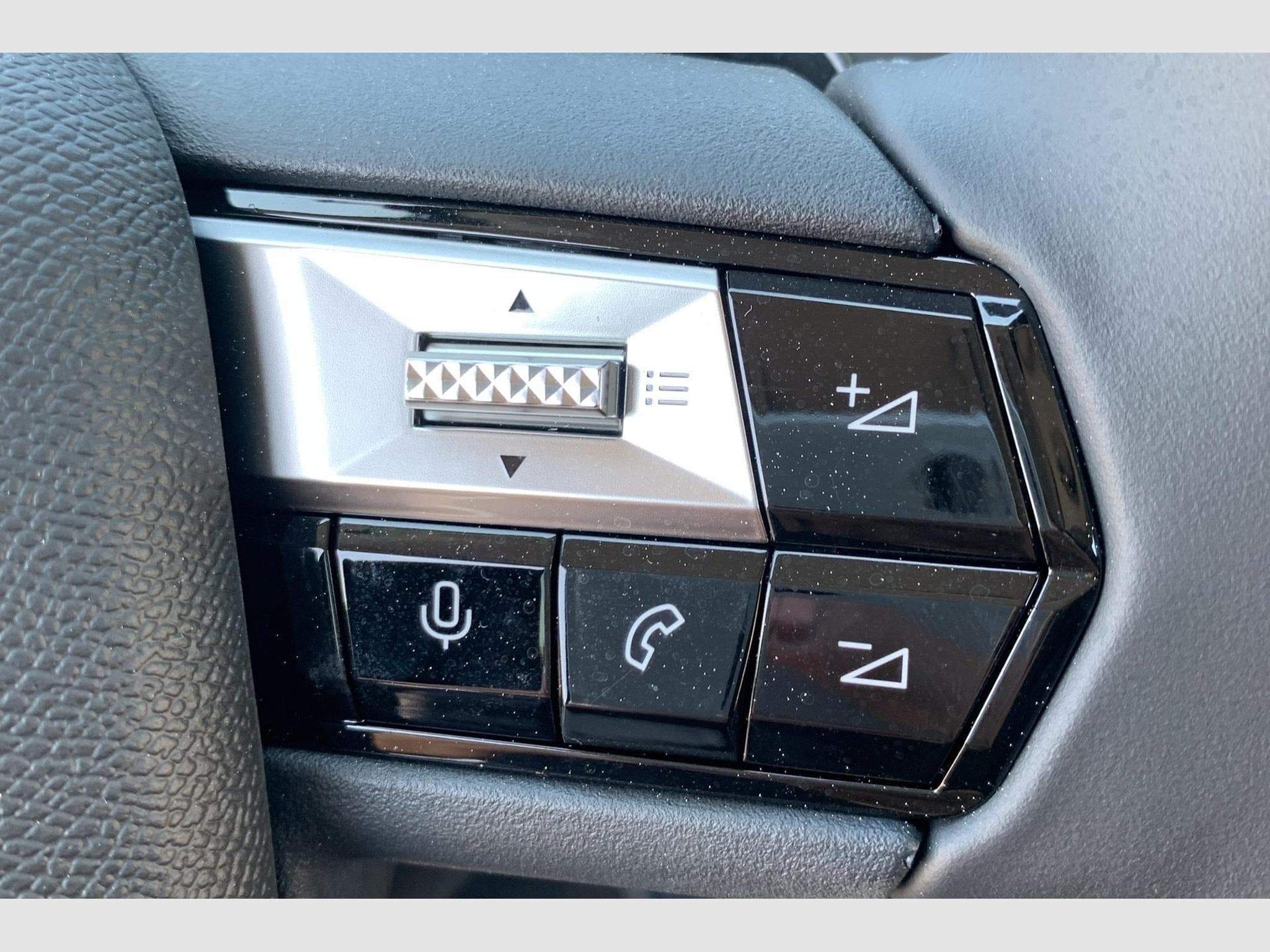 DS Automobiles DS4 Hybride 145 e-DCT6 Etoile - Alcantara (2025) - Photo 15