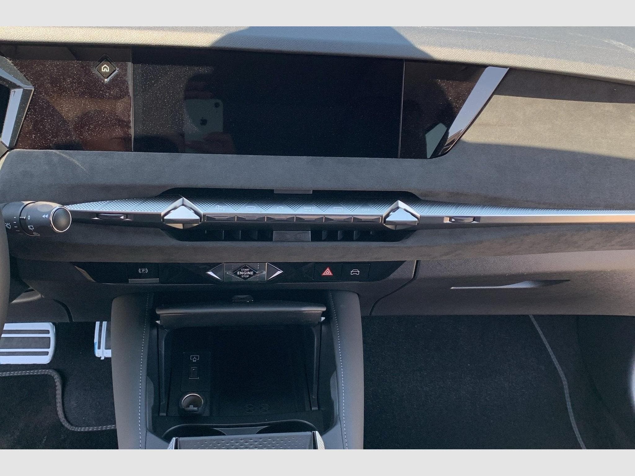DS Automobiles DS4 Hybride 145 e-DCT6 Etoile - Alcantara (2025) - Photo 17