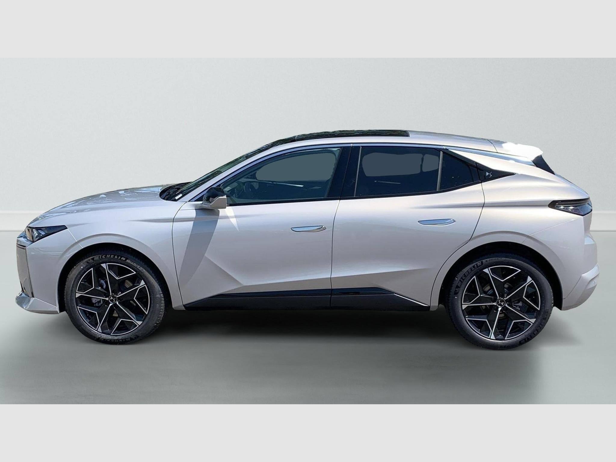 DS Automobiles DS4 Hybride 145 e-DCT6 Etoile - Alcantara (2025) - Photo 4