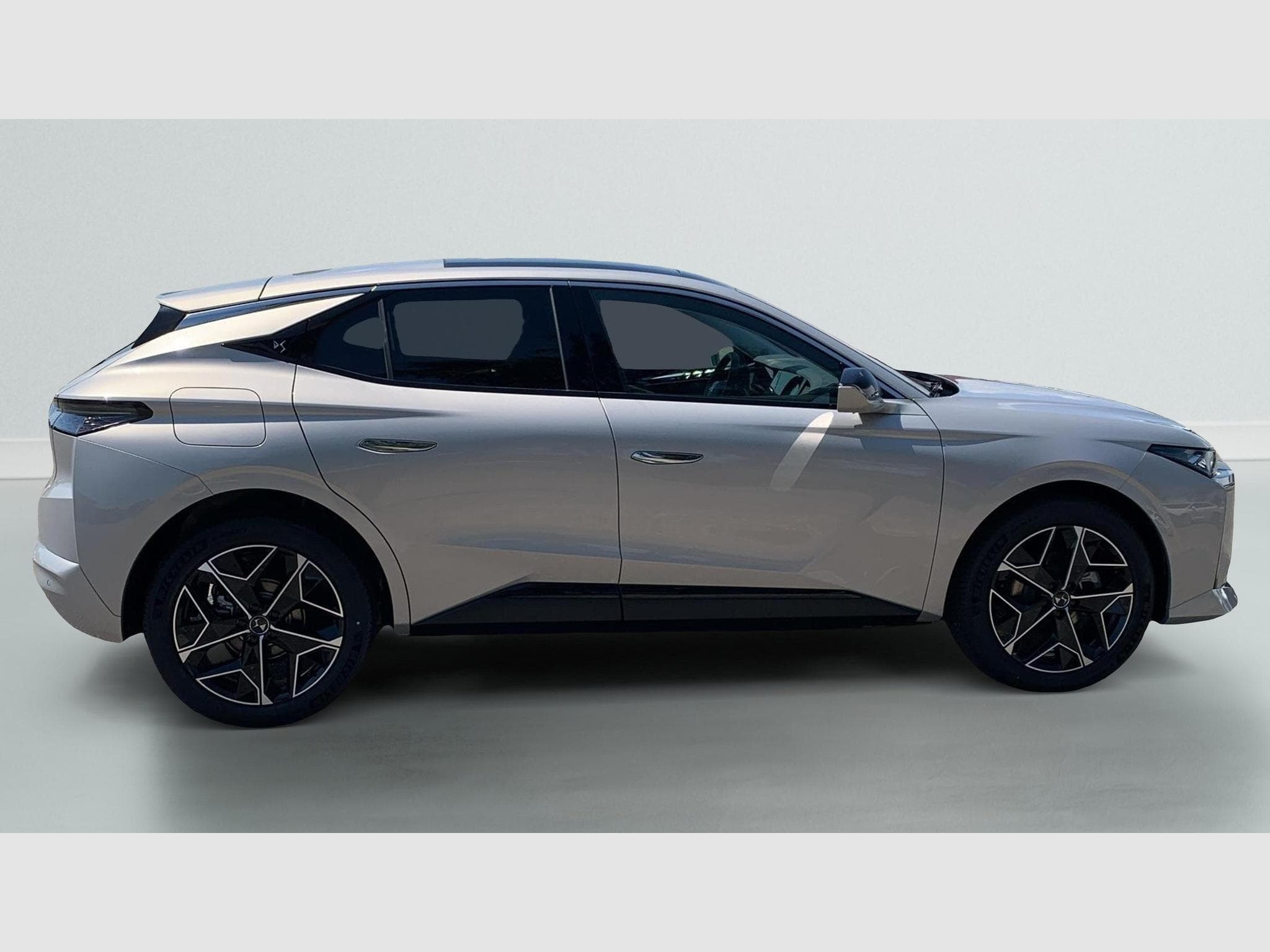 DS Automobiles DS4 Hybride 145 e-DCT6 Etoile - Alcantara (2025) - Photo 8
