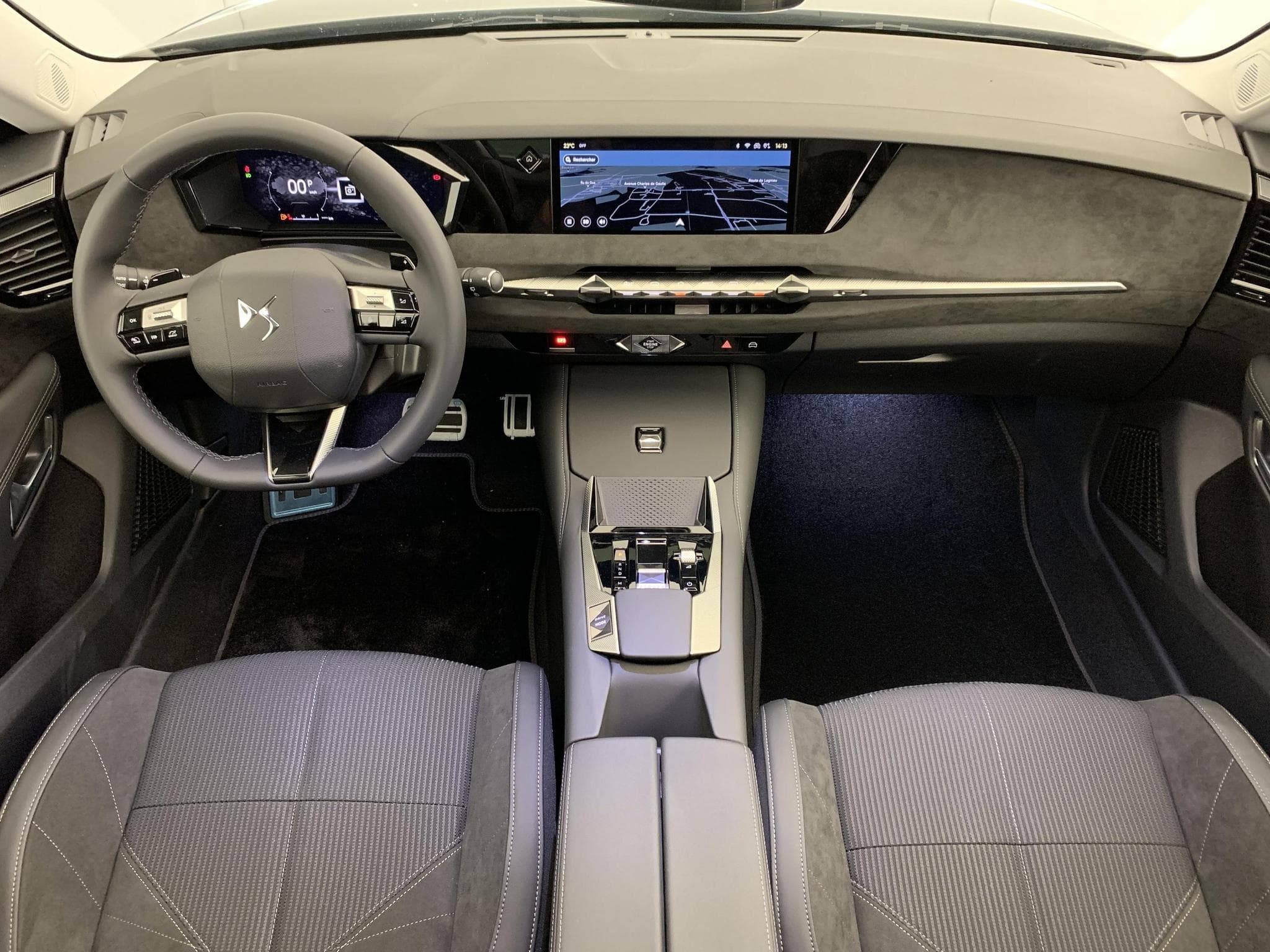 DS Automobiles DS4 Hybride 145 e-DCT6 Etoile - Alcantara (2025) - Photo 12
