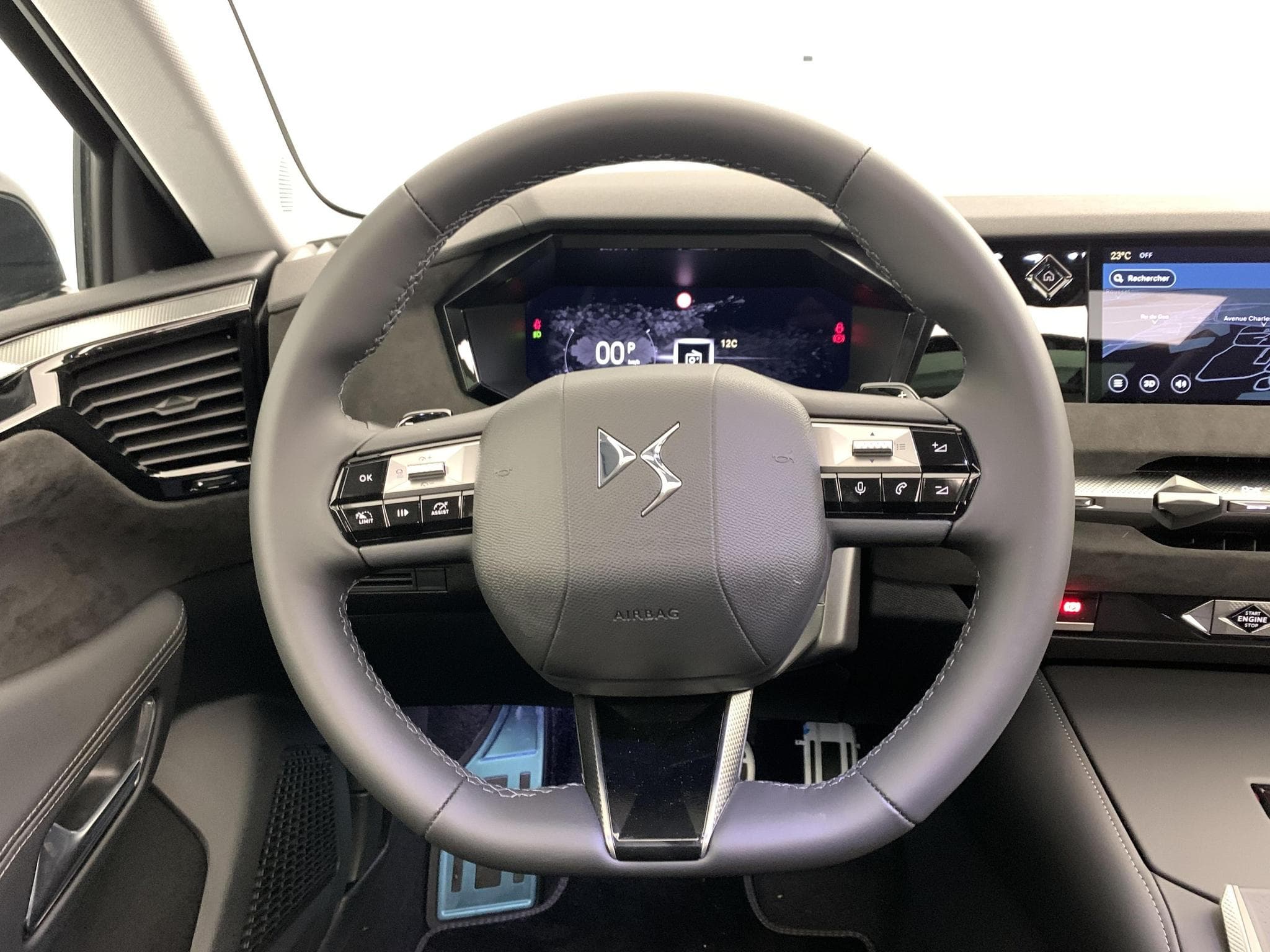 DS Automobiles DS4 Hybride 145 e-DCT6 Etoile - Alcantara (2025) - Photo 14