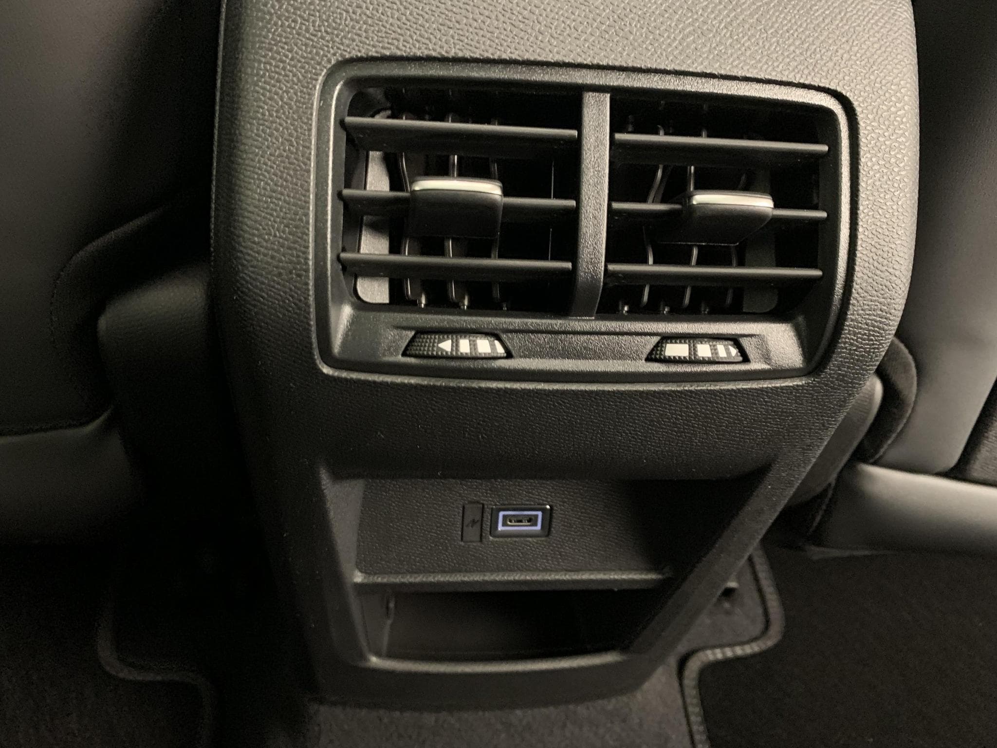 DS Automobiles DS4 Hybride 145 e-DCT6 Etoile - Alcantara (2025) - Photo 17