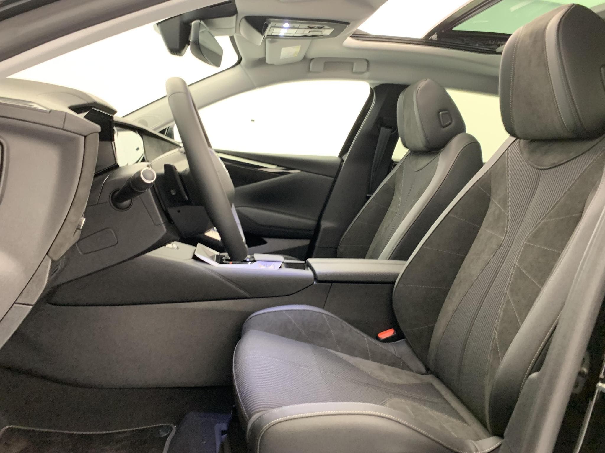 DS Automobiles DS4 Hybride 145 e-DCT6 Etoile - Alcantara (2025) - Photo 18