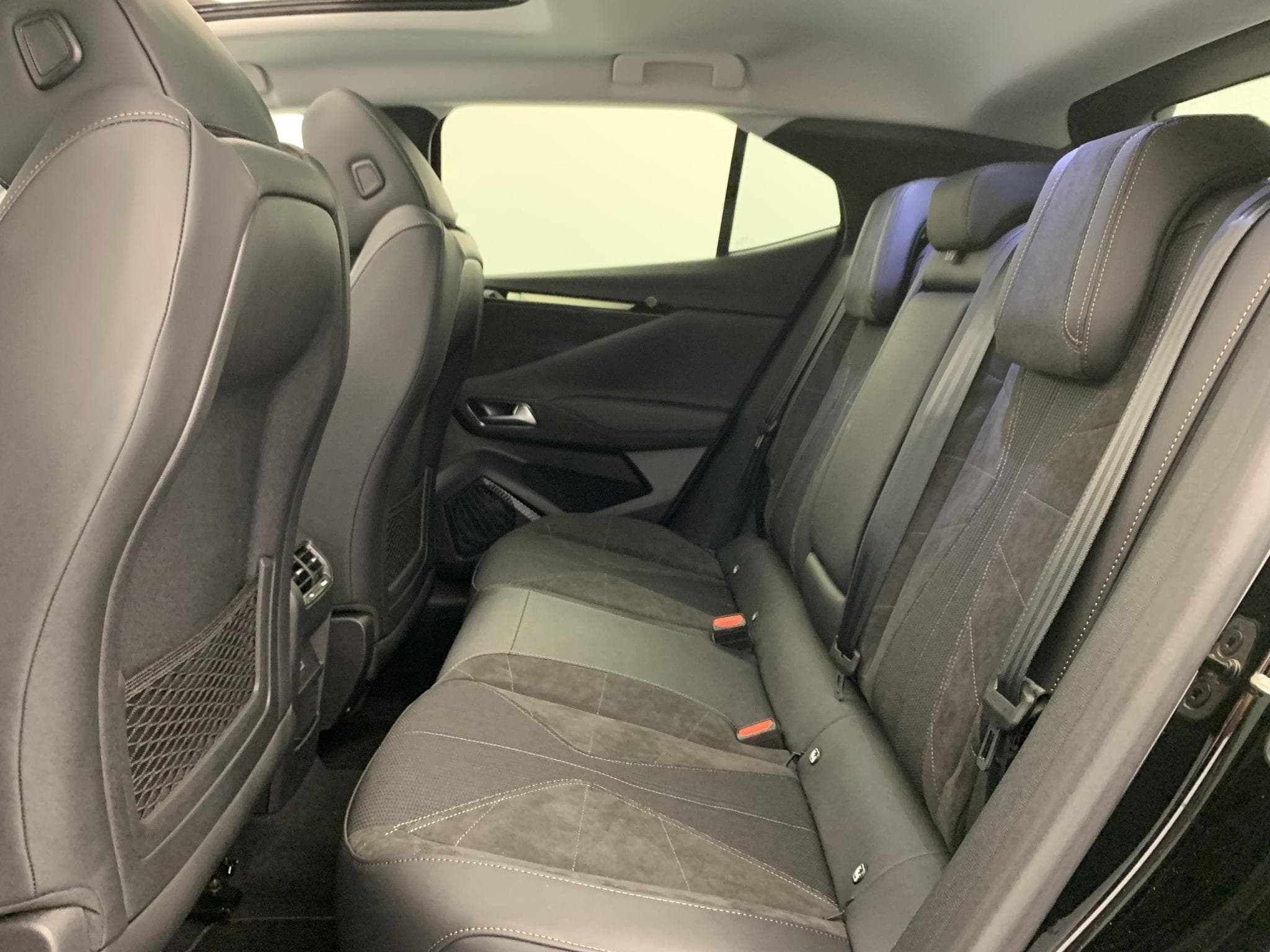 DS Automobiles DS4 Hybride 145 e-DCT6 Etoile - Alcantara (2025) - Photo 19